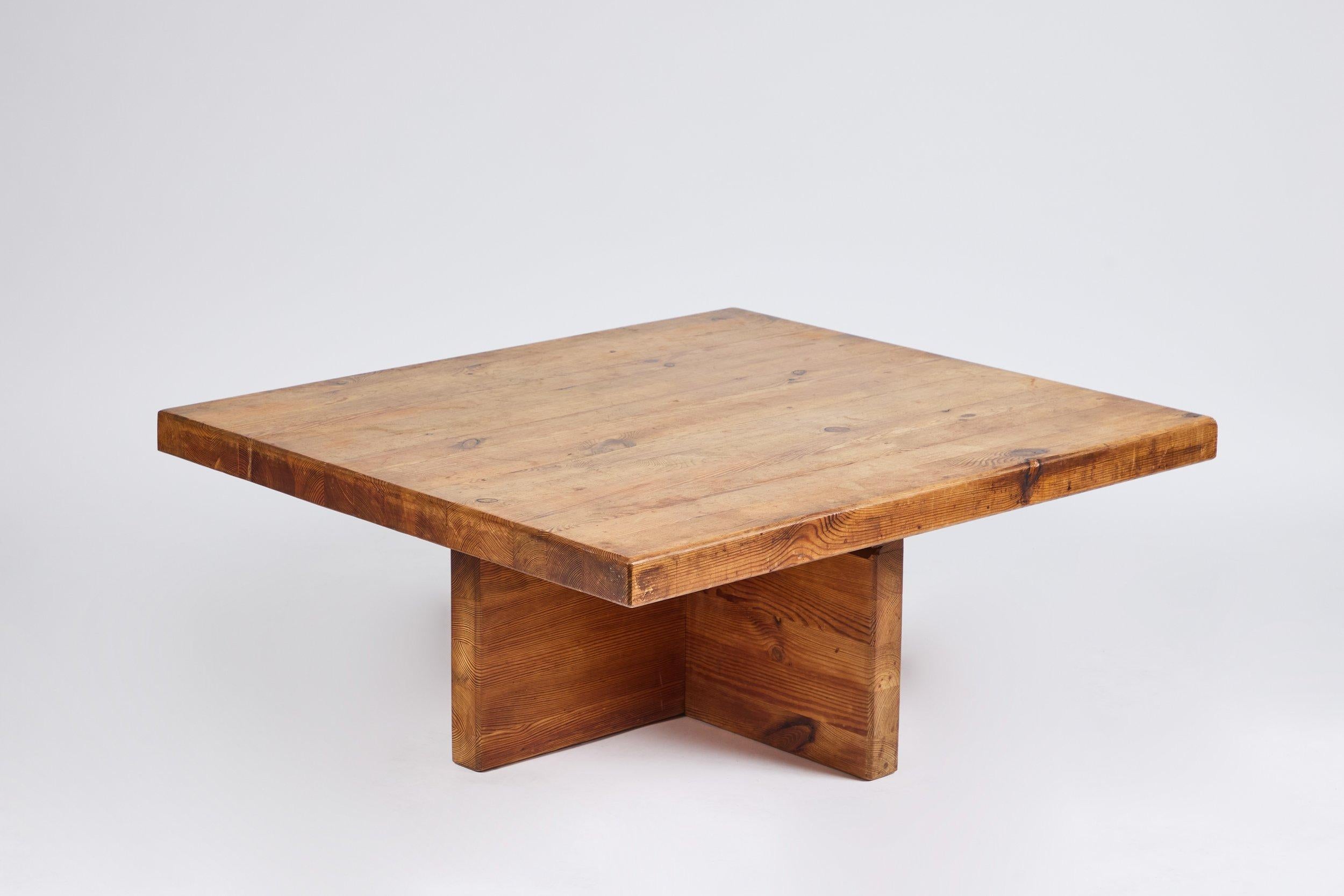 Milieu du XXe siècle Table basse en pin en vente