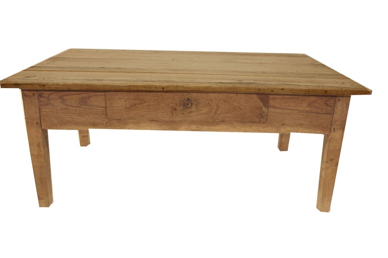 Pine Coffee Table For Sale at 1stDibs