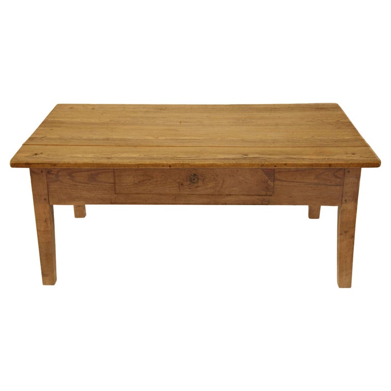 Pine Coffee Table For Sale at 1stDibs