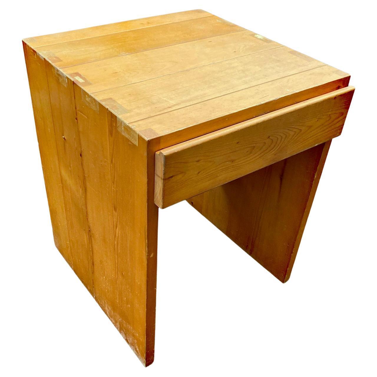 Table console en pin dans le style de Charlotte Perriand, vers 1960