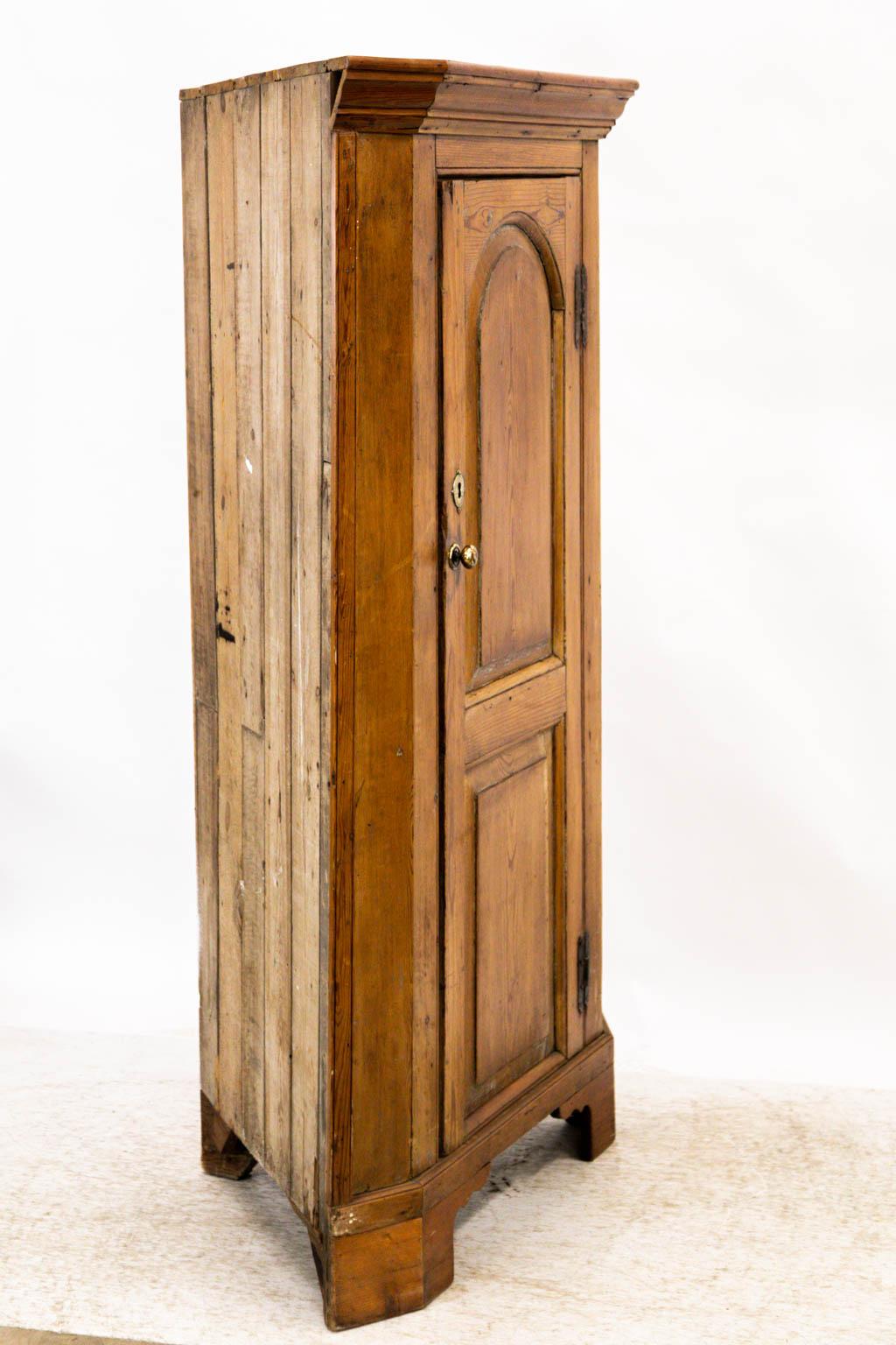 Pine Corner Cupboard In Good Condition For Sale In Wilson, NC