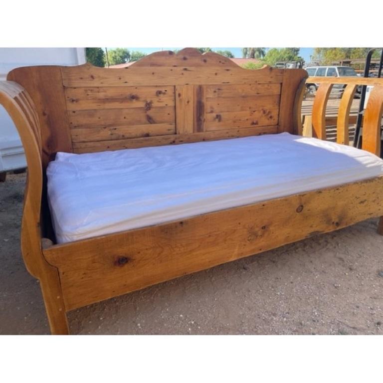 Pine Daybed, FR-1138 In Fair Condition For Sale In Scottsdale, AZ