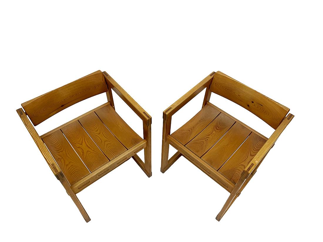 Pine dining arm chairs by Edvin Helseth for Stange Bruk, Norway 1960s

Set of pine chairs from the “Trybo” series, model 313 designed by Edvin Helseth (1925-2007) and produced by Stange Bruk, Norway 1960s. The chairs are assembled with wooden pins.