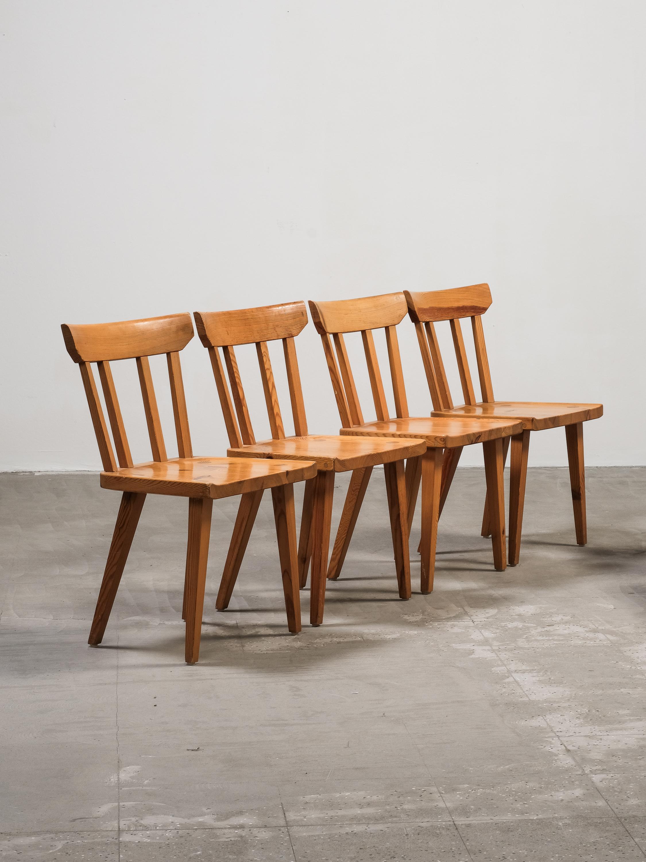 Svedese Sedie da pranzo in pino di Göran Malmvall per Karl Andersson & Söner, anni '70, set di 8 pezzi in vendita
