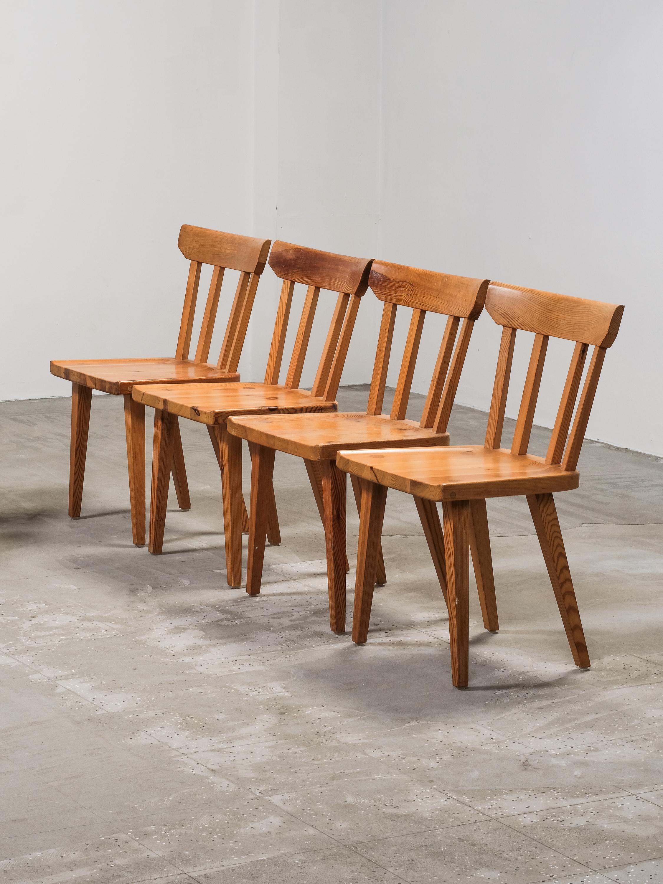 Sedie da pranzo in pino di Göran Malmvall per Karl Andersson & Söner, anni '70, set di 8 pezzi In condizioni buone in vendita a Karis, Nyland
