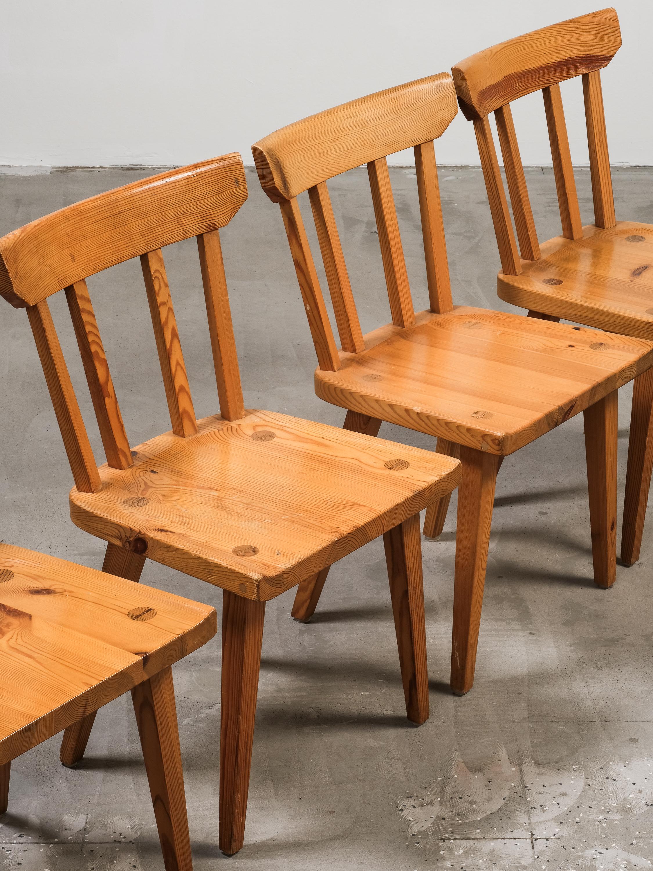 Pino Sedie da pranzo in pino di Göran Malmvall per Karl Andersson & Söner, anni '70, set di 8 pezzi in vendita
