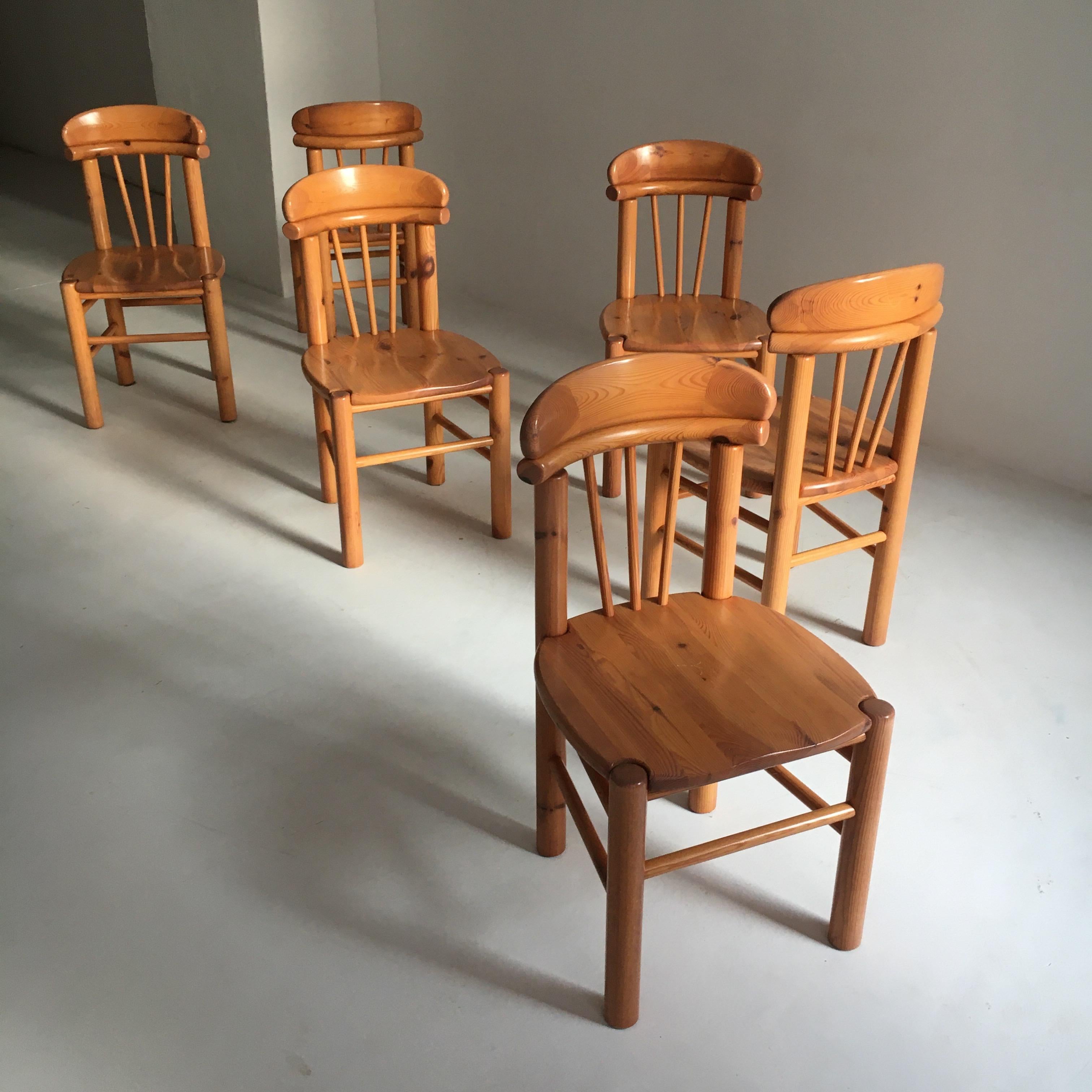 Laccato Set di sei sedie da pranzo in pino Rainer Daumiller, Danimarca, 1970 in vendita