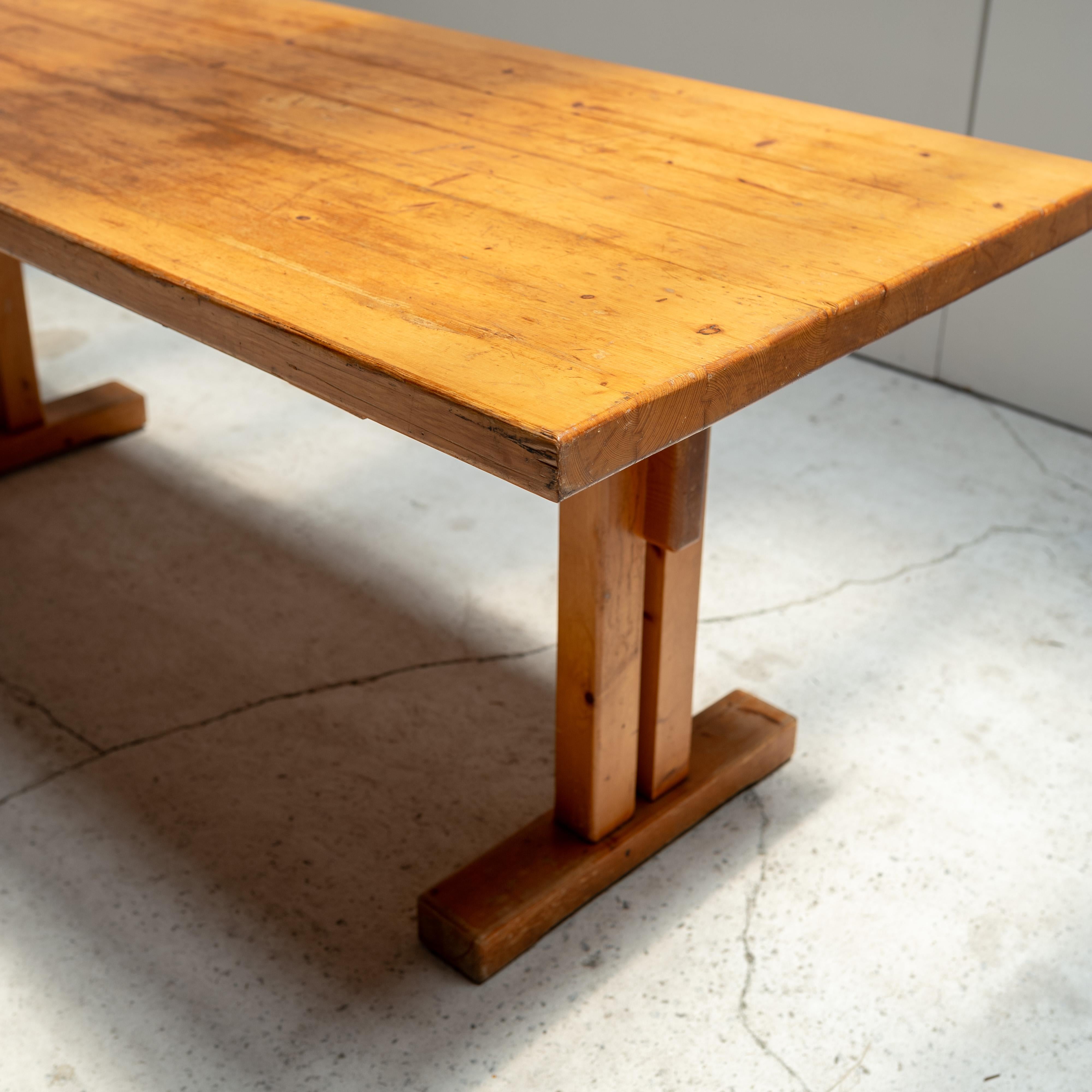Table de salle à manger en pin, Charlotte Perriand pour Les Arcs, 1970 en vente 7