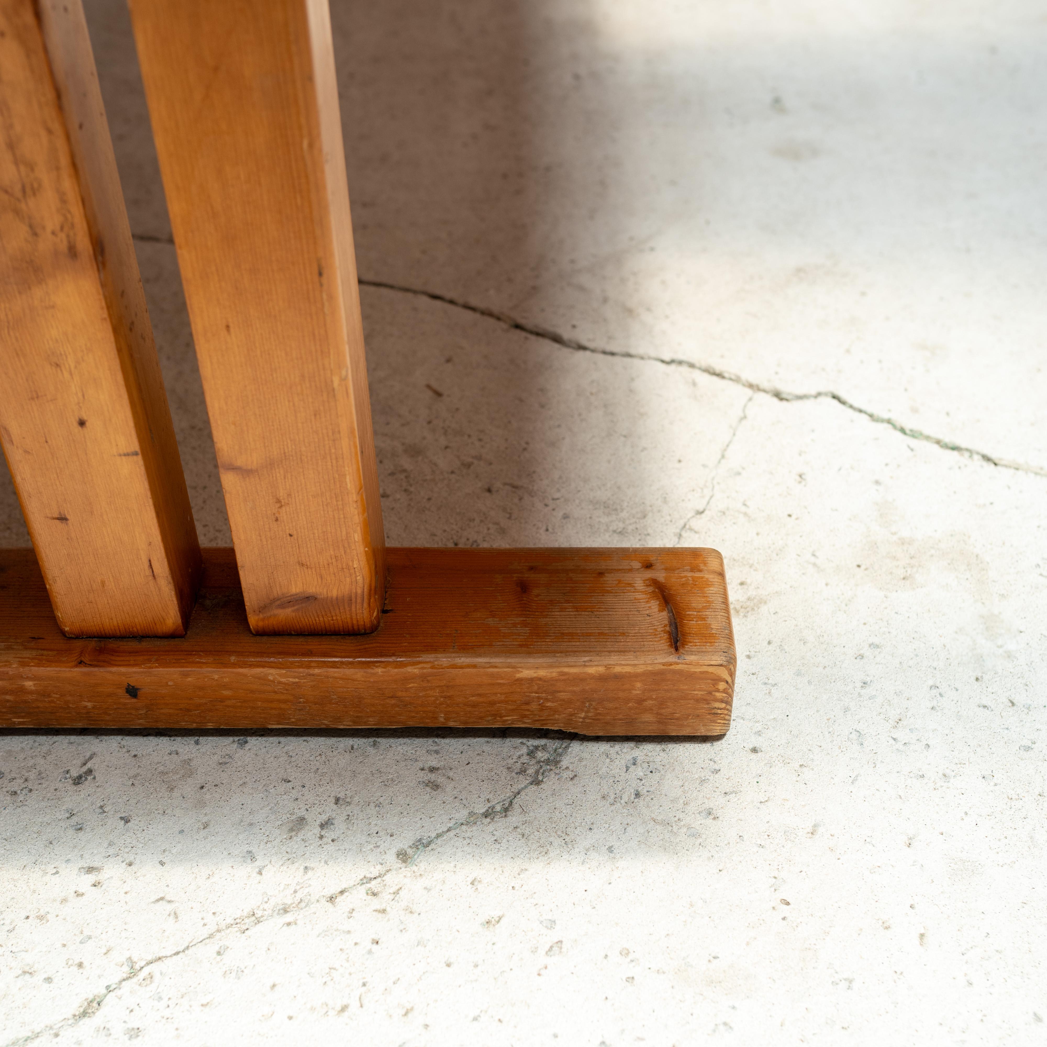 Table de salle à manger en pin, Charlotte Perriand pour Les Arcs, 1970 en vente 11