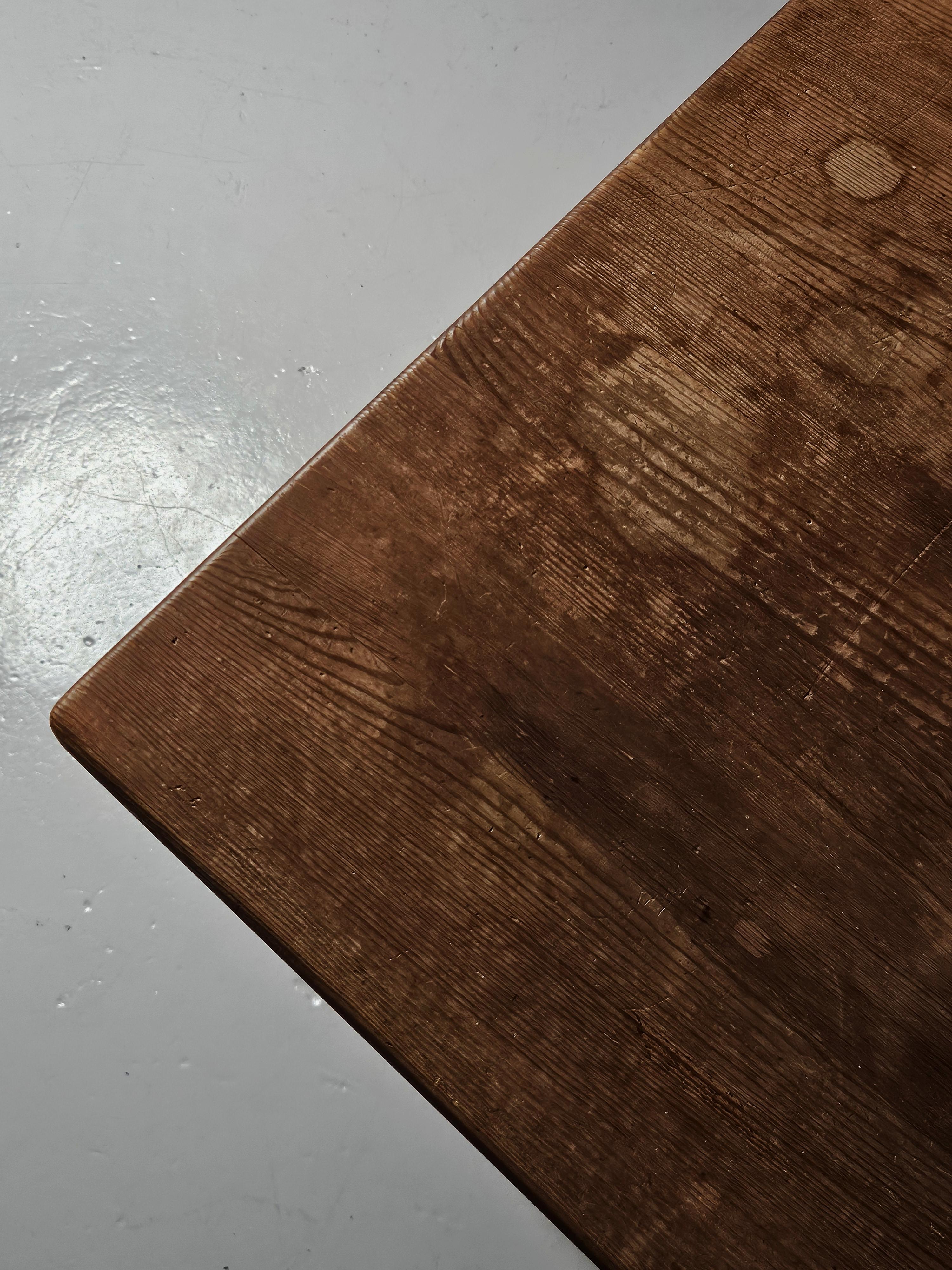 Pin Table de salle à manger Hytte par Nordiska Kompaniet, Suède, années 1940 en vente