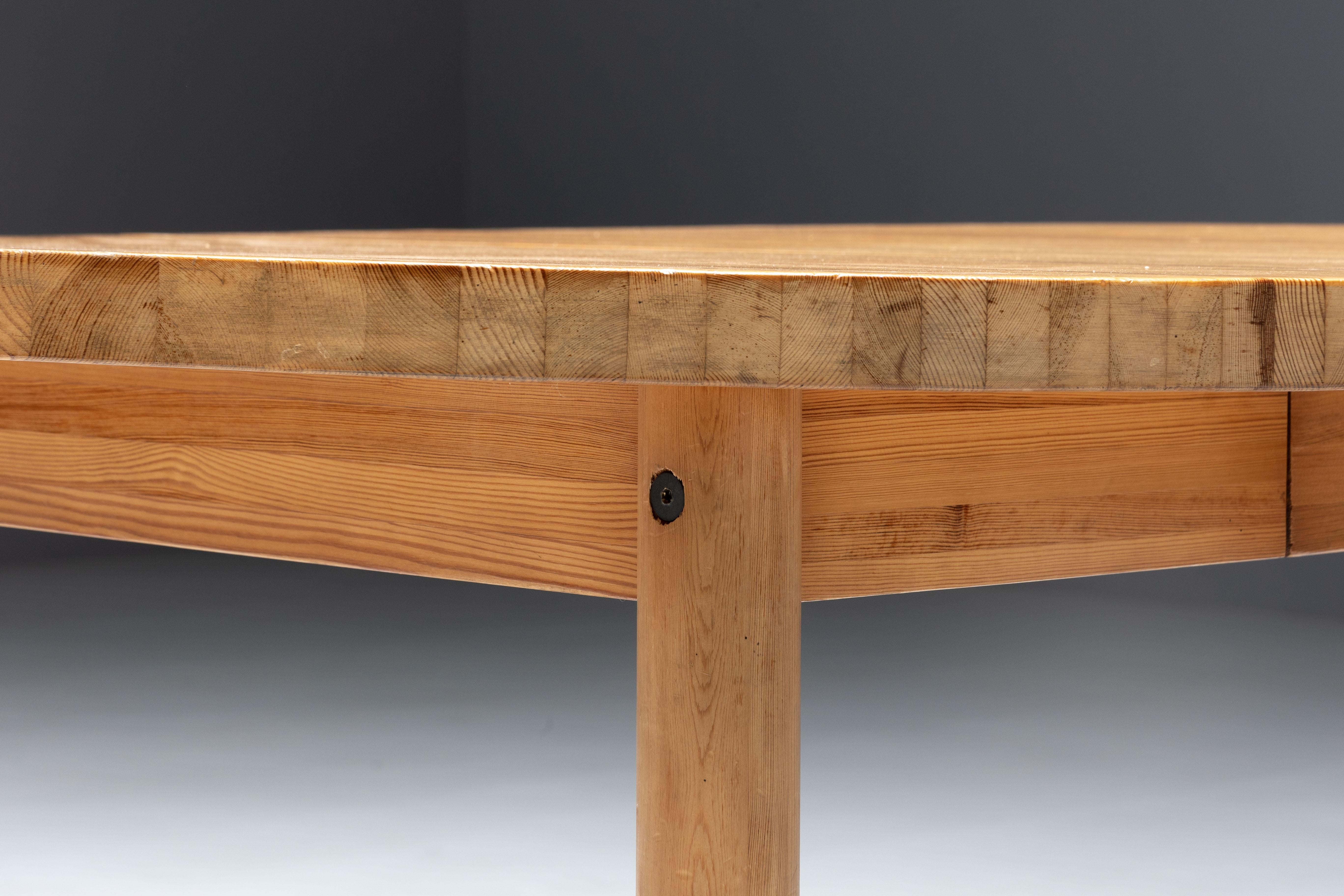 Pine Dining Table in the Style of Charlotte Perriand, France, 1960s For Sale 4