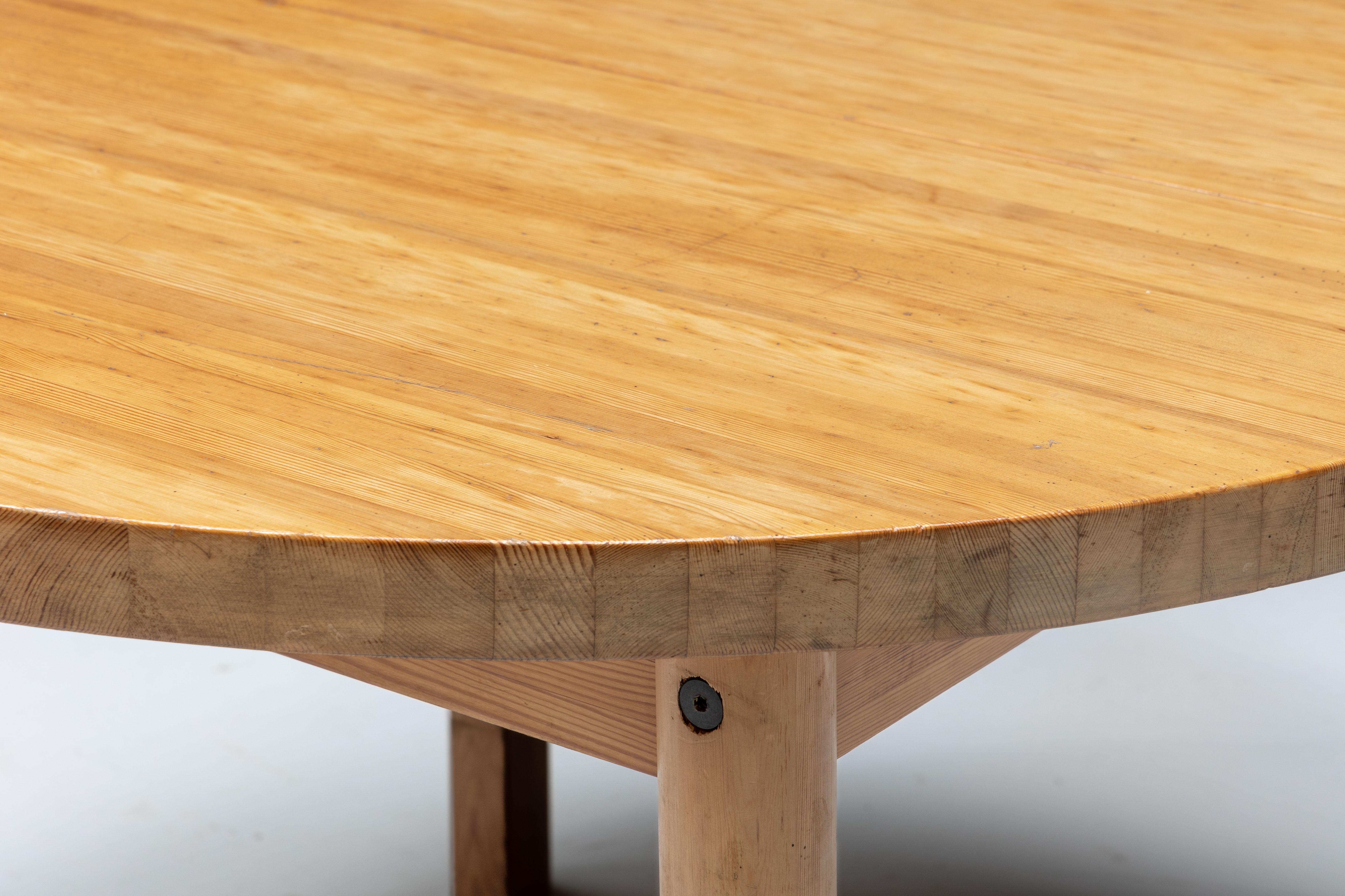Pine Dining Table in the Style of Charlotte Perriand, France, 1960s For Sale 1