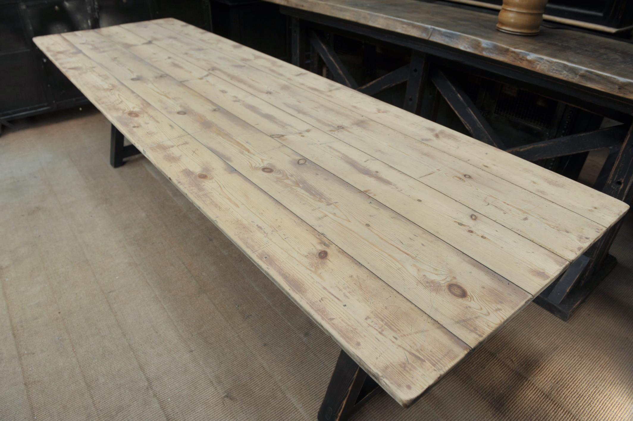 Pine Dinning Table in Pine, circa 1930 For Sale 5