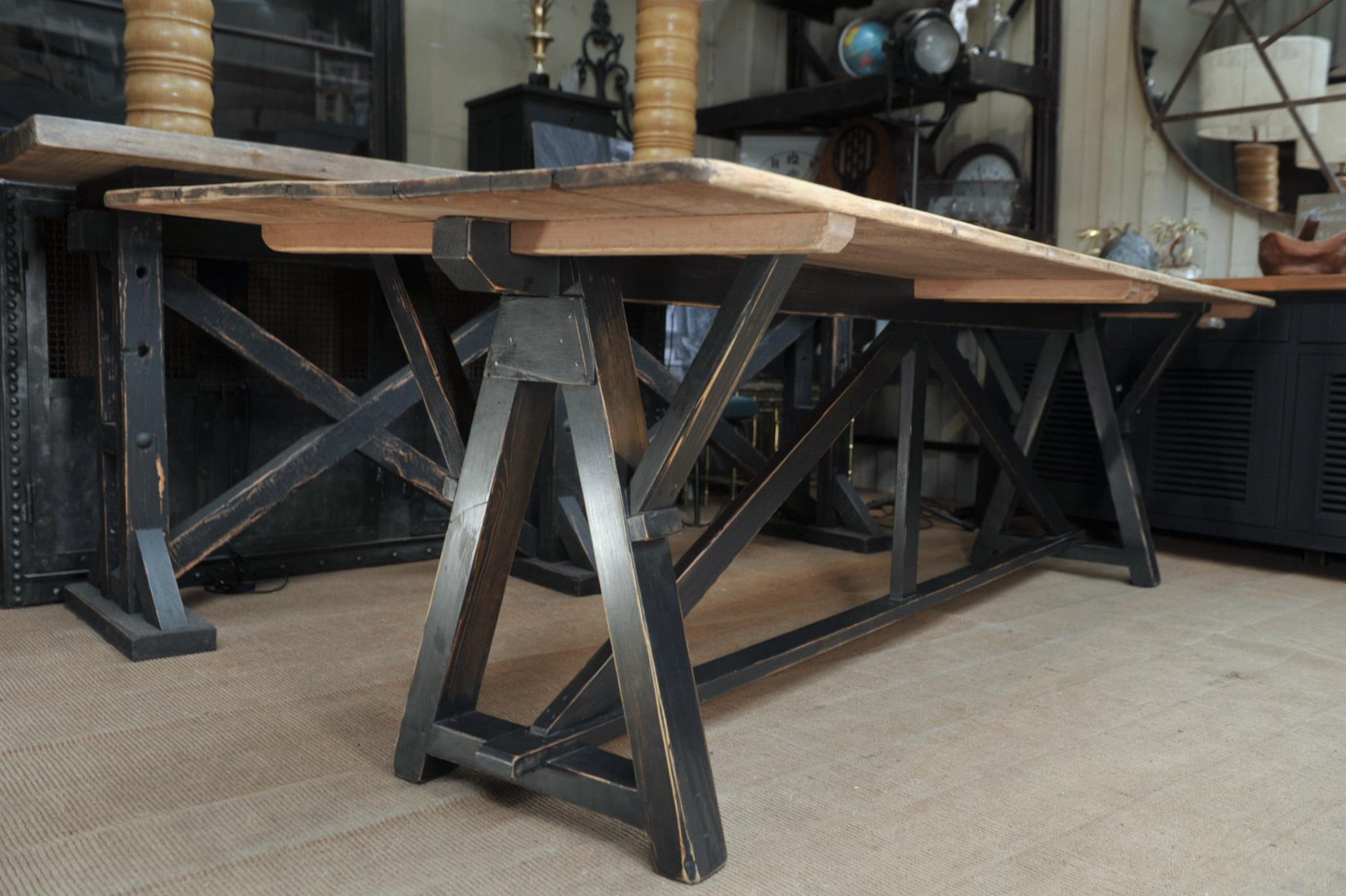 Pine Dinning Table in Pine, circa 1930 For Sale 7