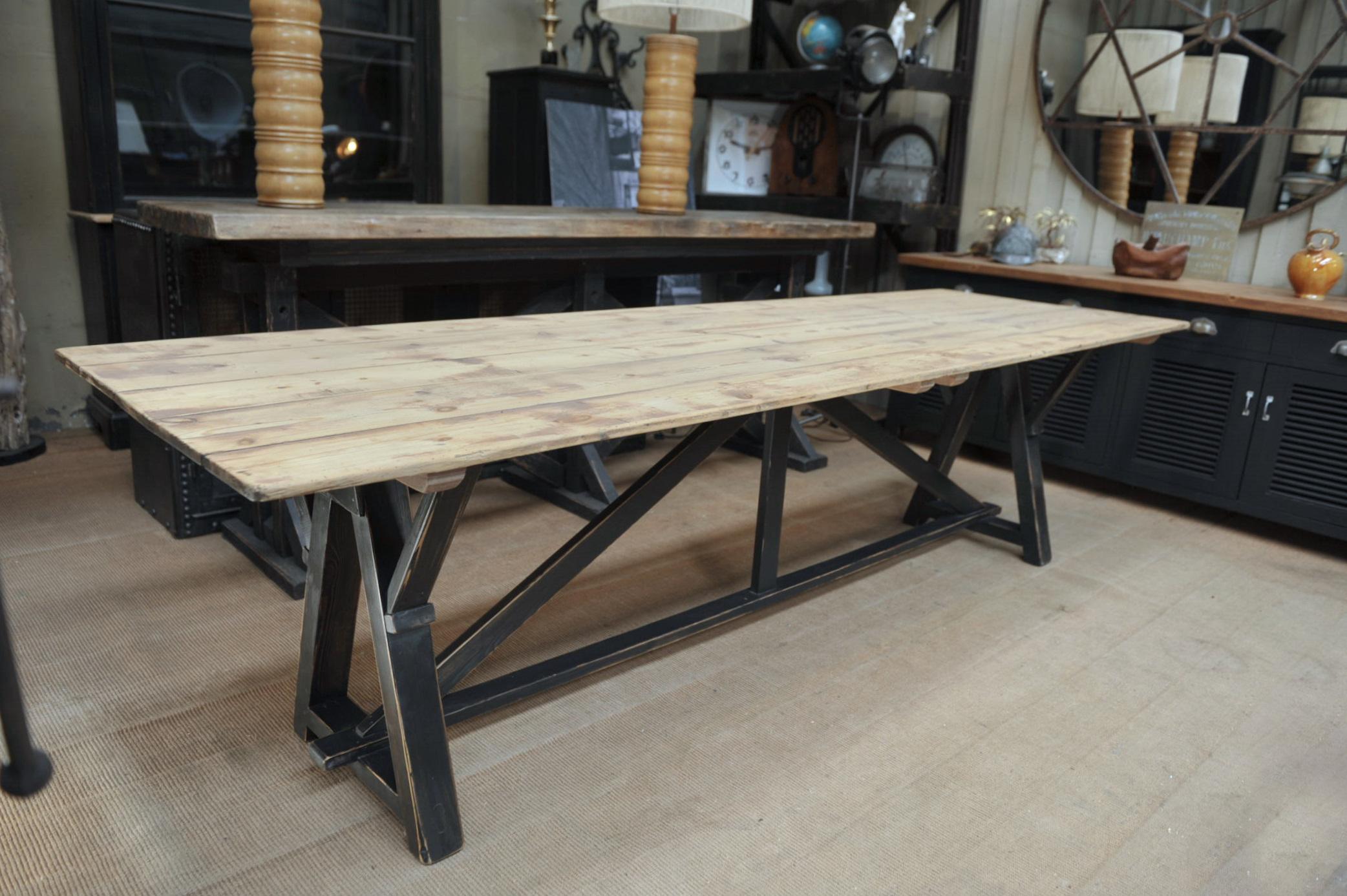 Pine dinning table in pine, circa 1930.