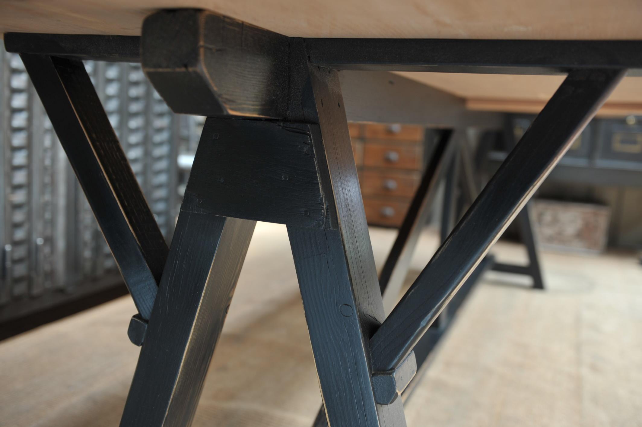 Pine Dinning Table in Pine, circa 1930 In Good Condition For Sale In Roubaix, FR