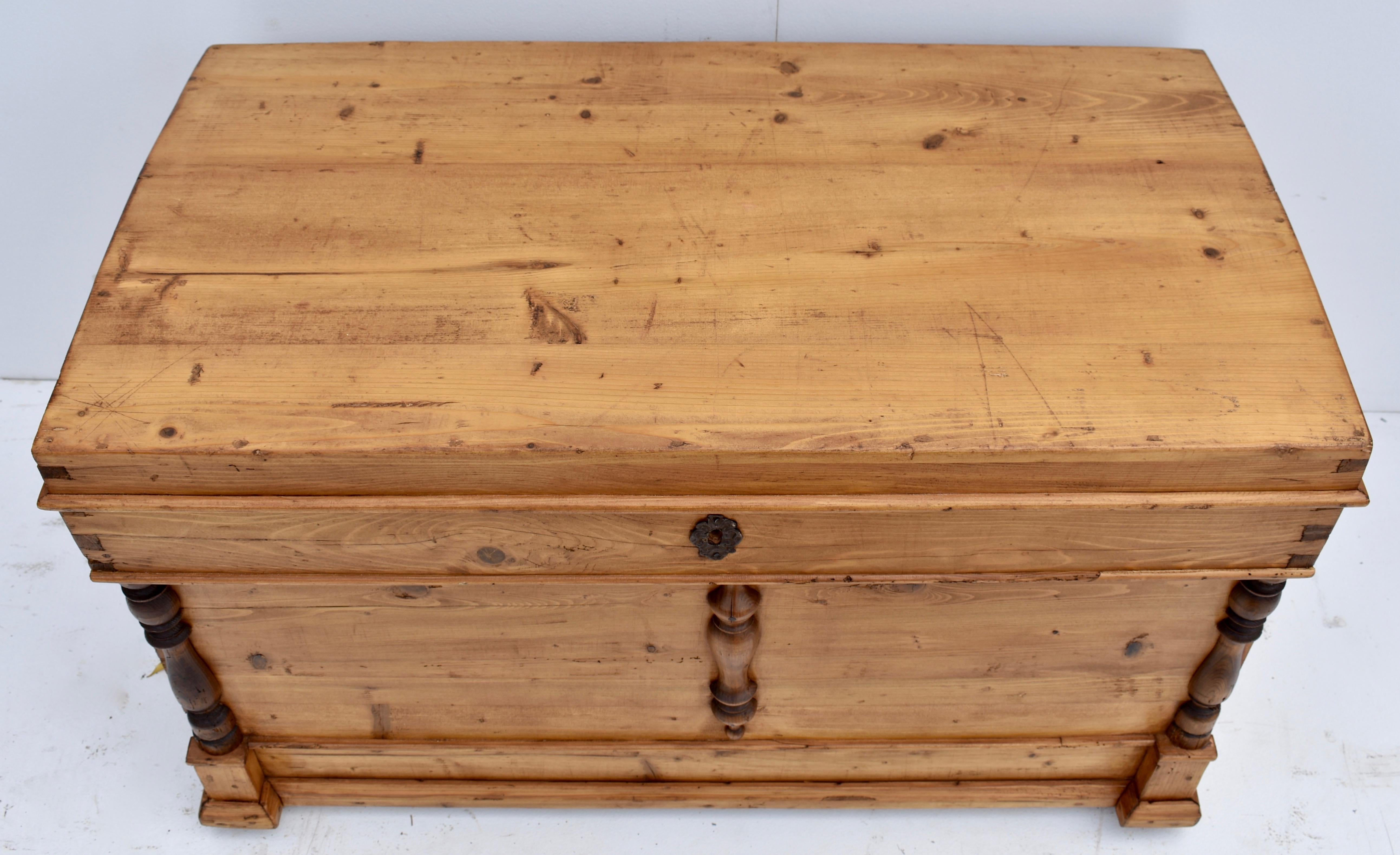 Pine Dome-Top Trunk or Blanket Chest For Sale 3