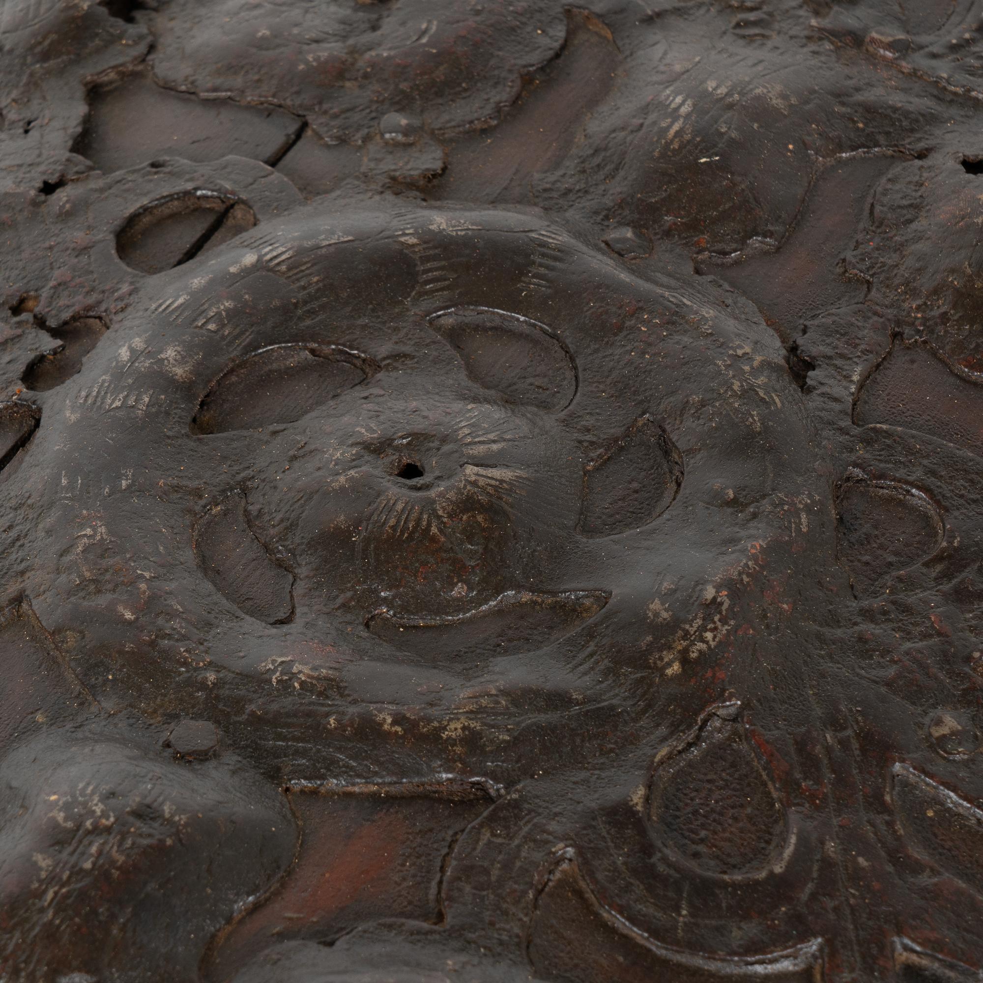 Coffre en pin à dôme avec détails en fer forgé à la main, Danemark vers 1760-1800 en vente 3