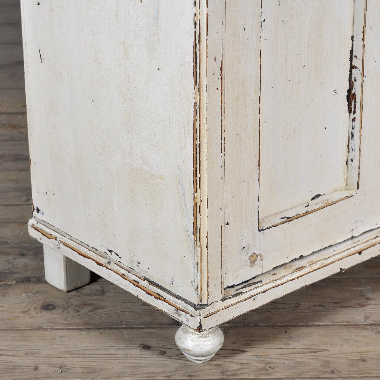Pine dresser, 1910s For Sale 3