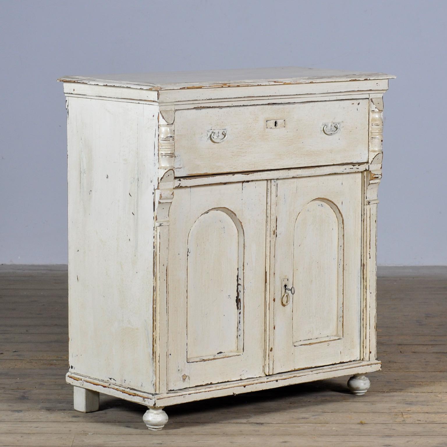Rustic Pine dresser, 1910s For Sale