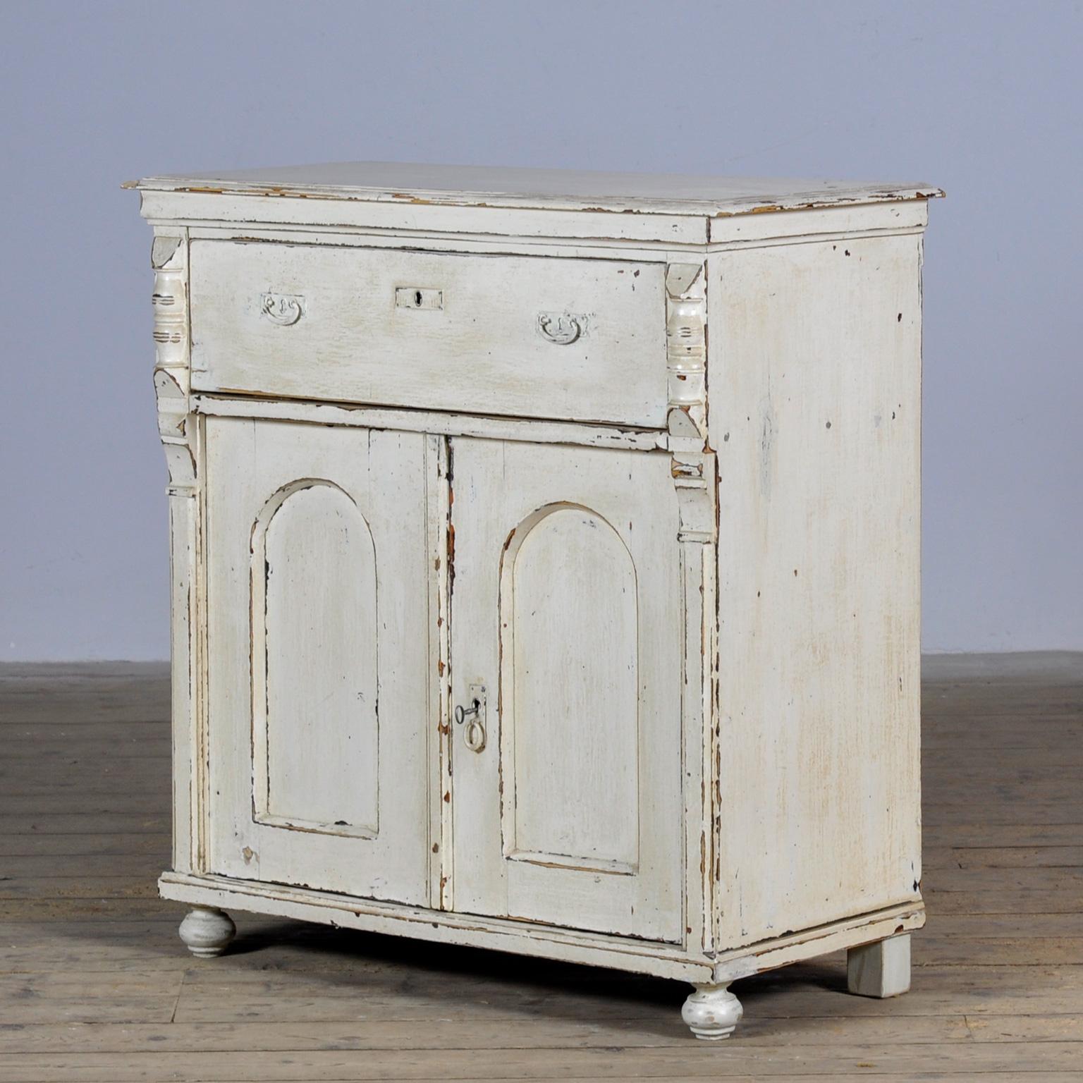 Hungarian Pine dresser, 1910s For Sale