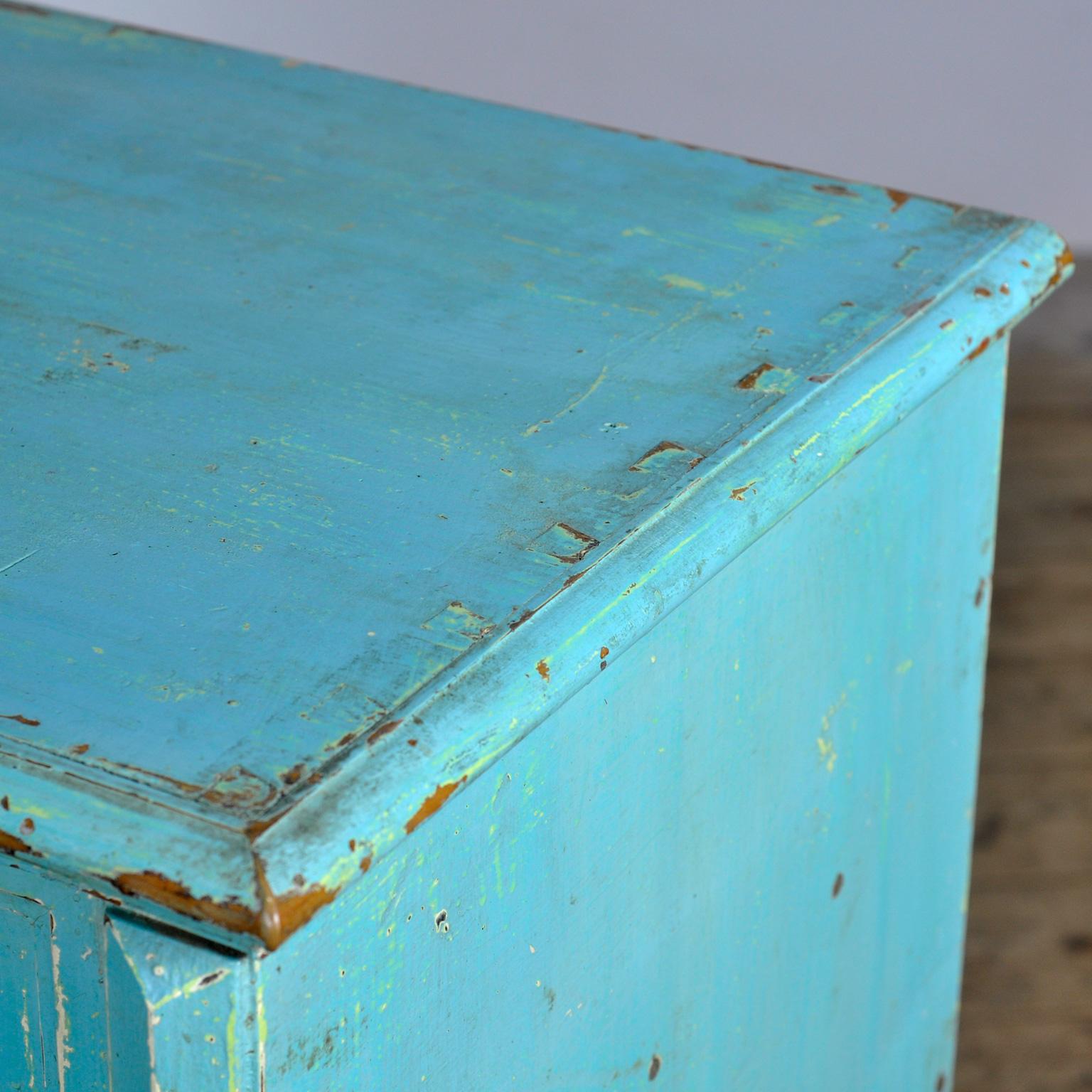 Pine dresser, 1910s For Sale 1