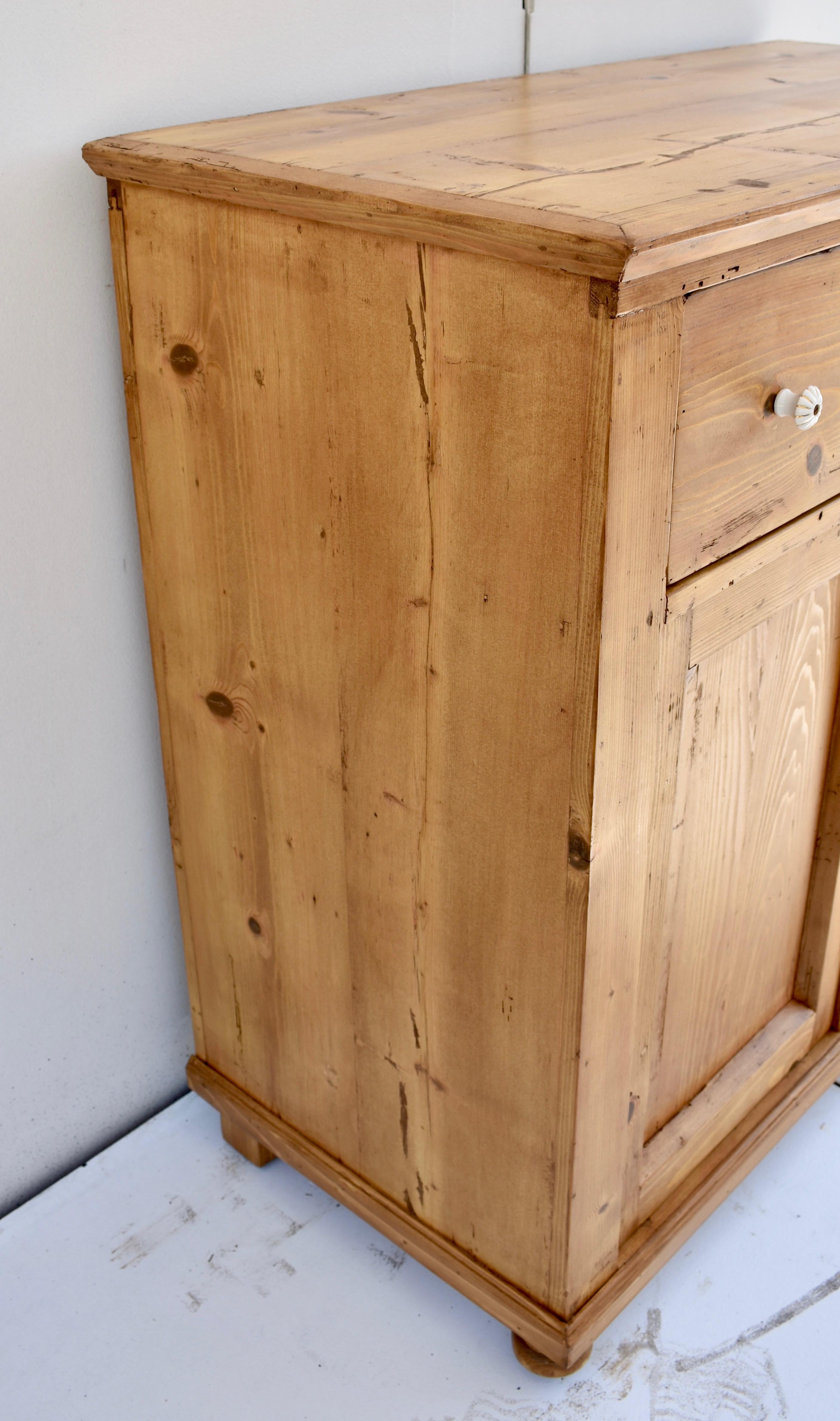 Pine Dresser Base with Two Doors and One Drawer For Sale 1