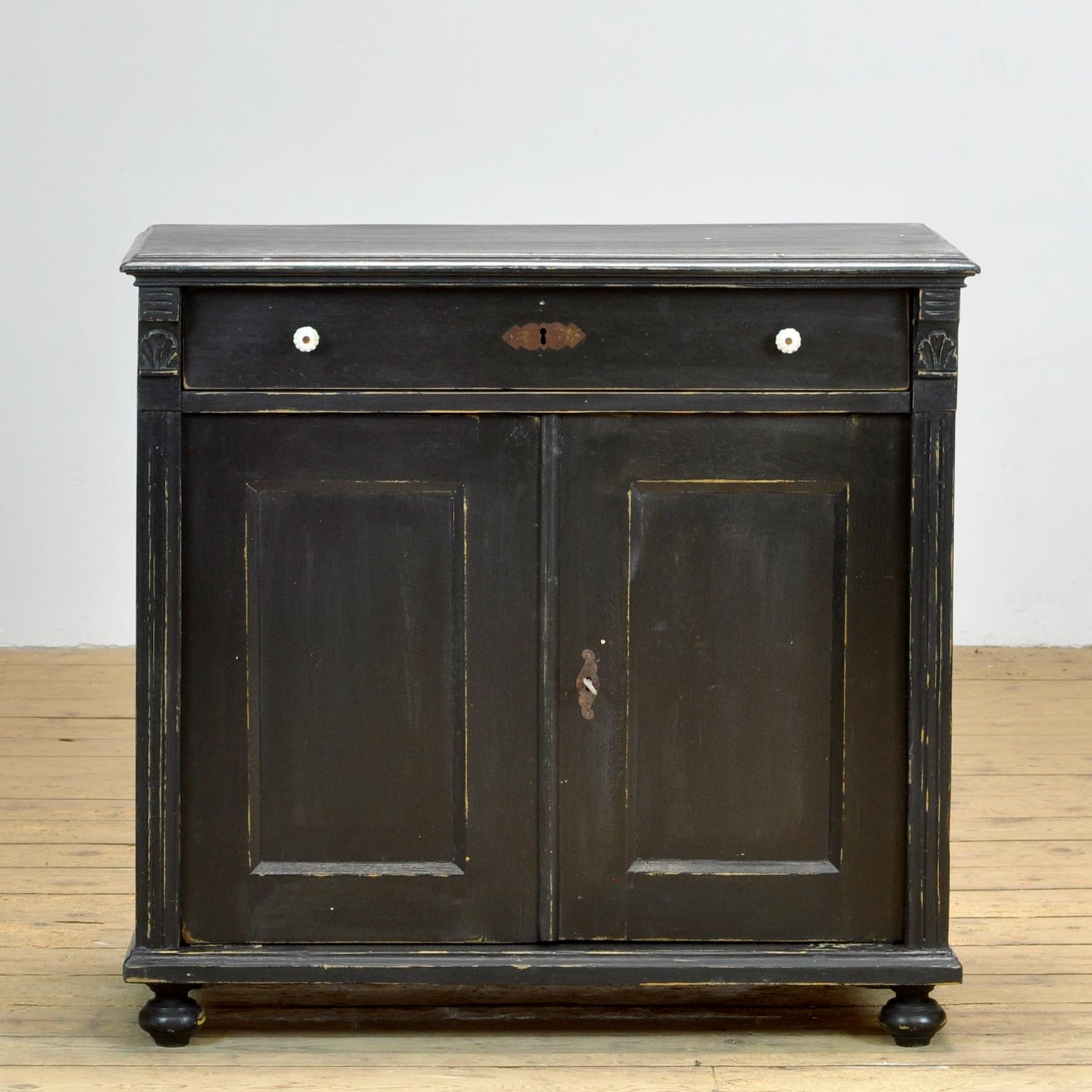 Dresser from around 1910. Made of pine wood. The cabinet has its original paint with a beautiful patina. The cabinet has a well-functioning lock with key. This cabinet has been cleaned and treated against woodworm. A beautiful and practical piece of