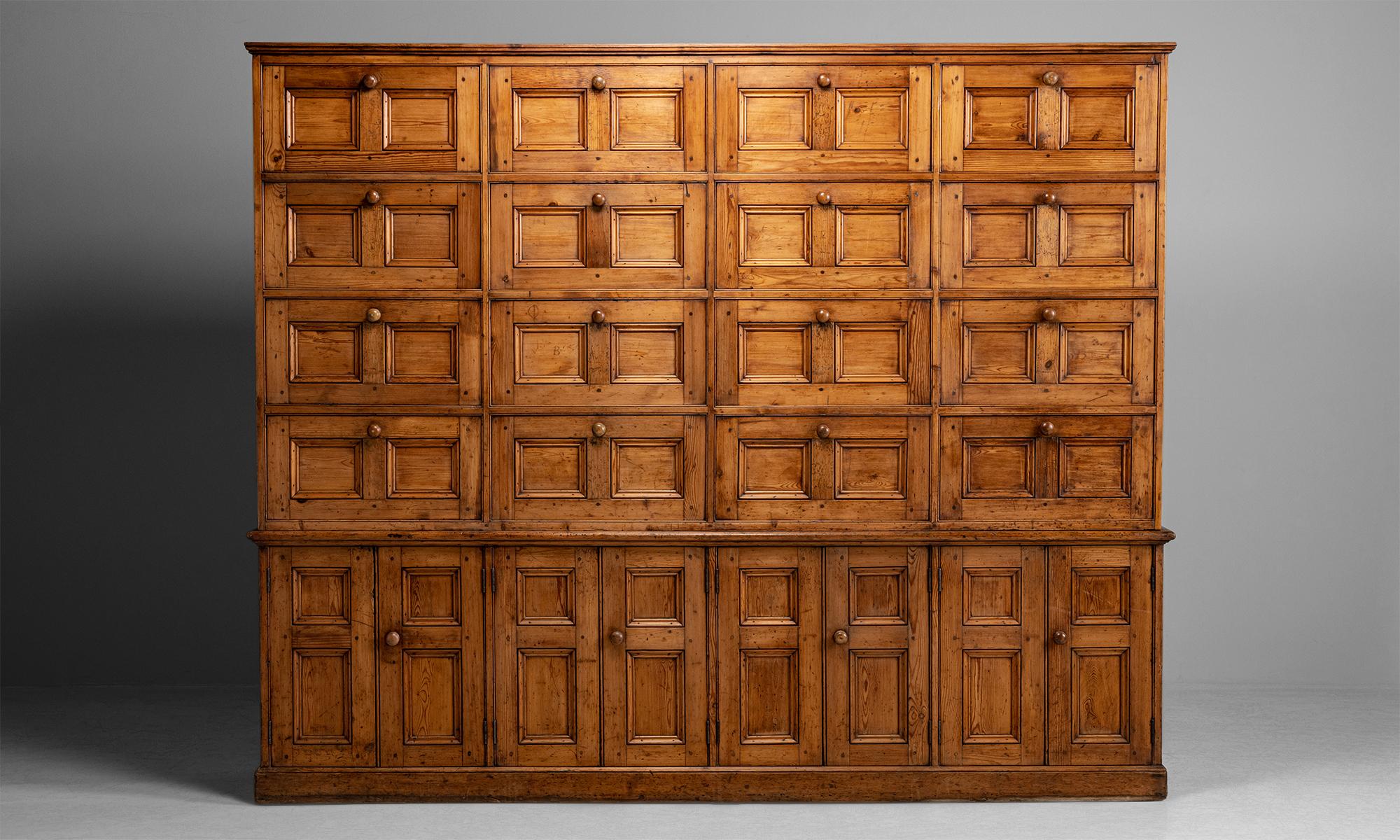 Pine estate cupboard

England circa 1870

Extremely well made cabinet with 16 folding doors on top and doors.