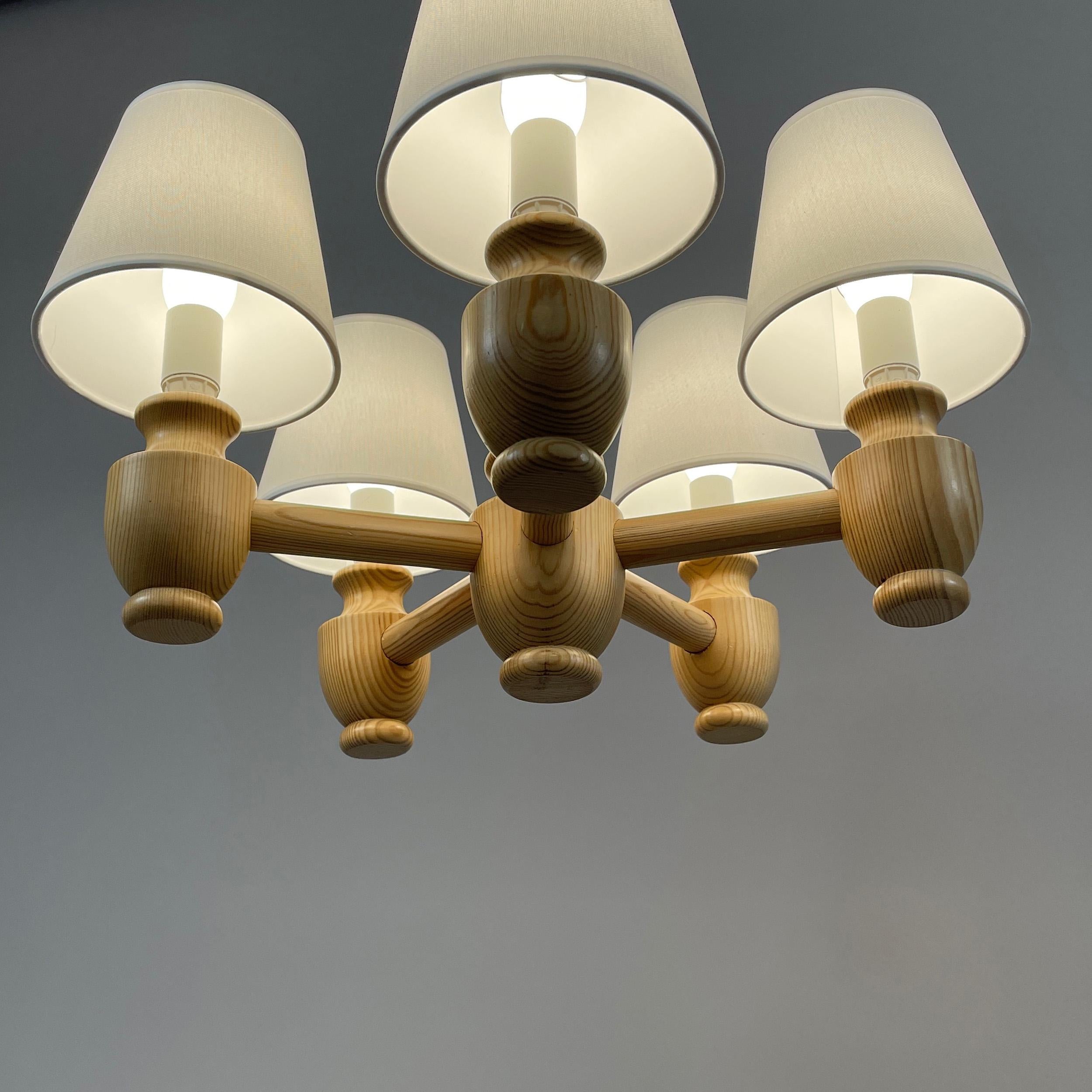 Lampadario a 5 luci in pino e tessuto, Svezia, anni '70 in vendita 3