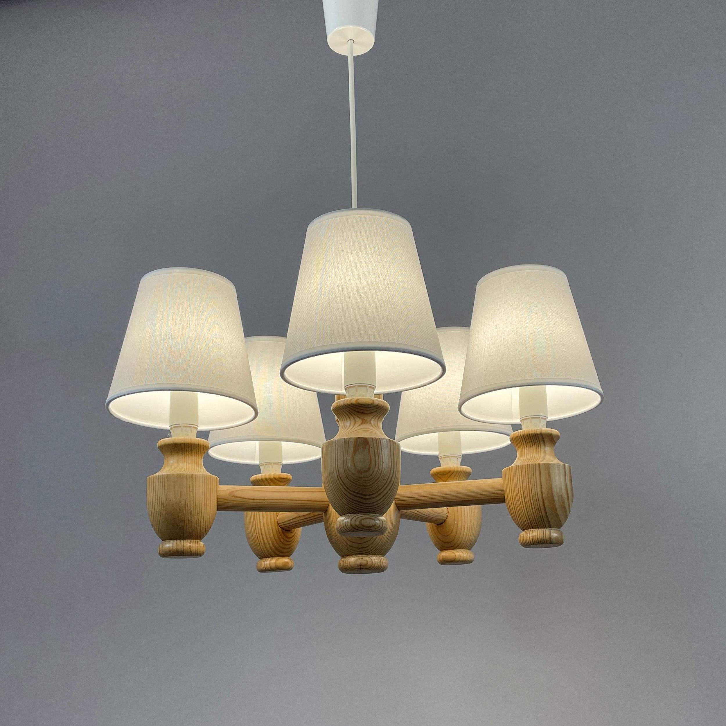 Lampadario a 5 luci in pino e tessuto, Svezia, anni '70 in vendita 5