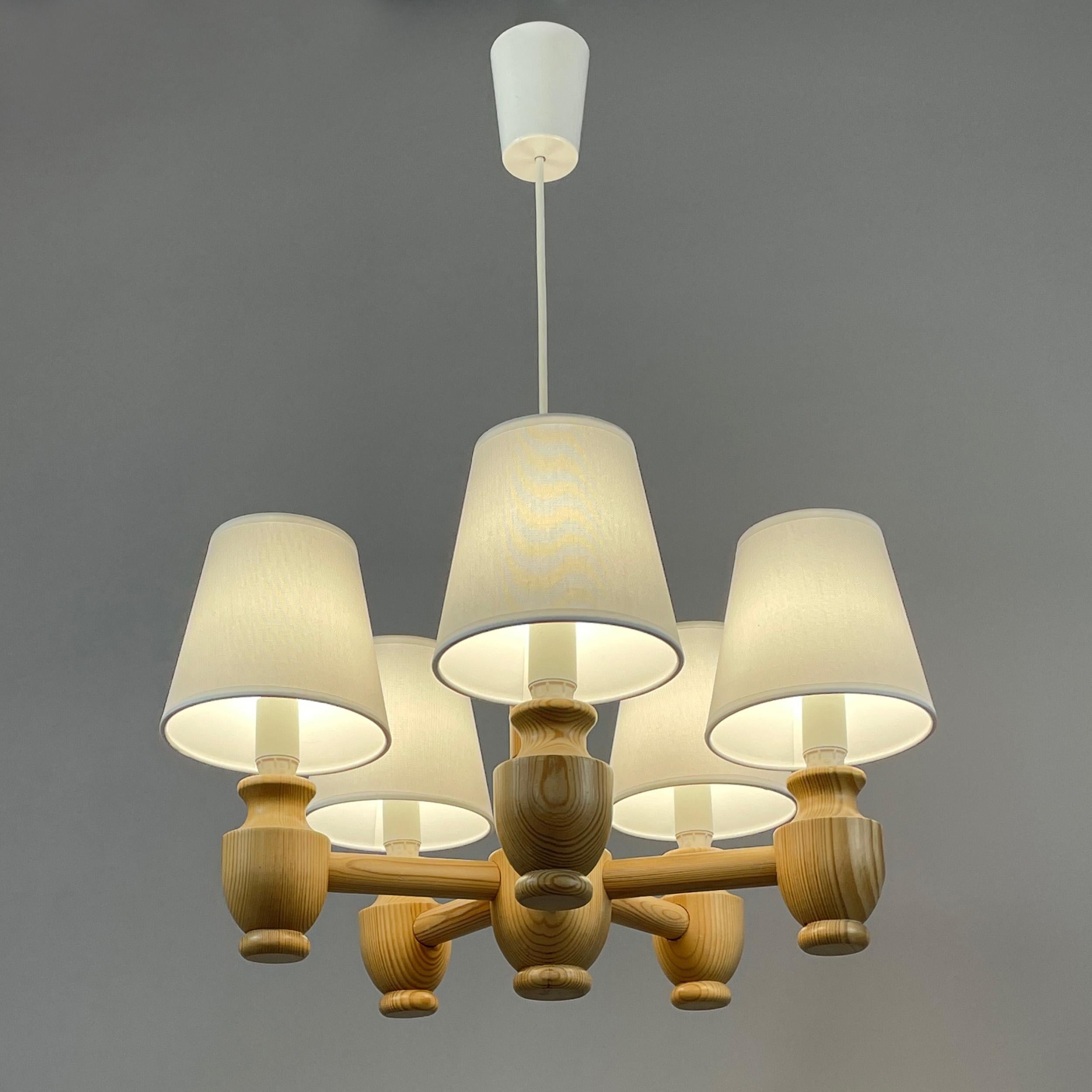 Lampadario a 5 luci in pino e tessuto, Svezia, anni '70 in vendita 11