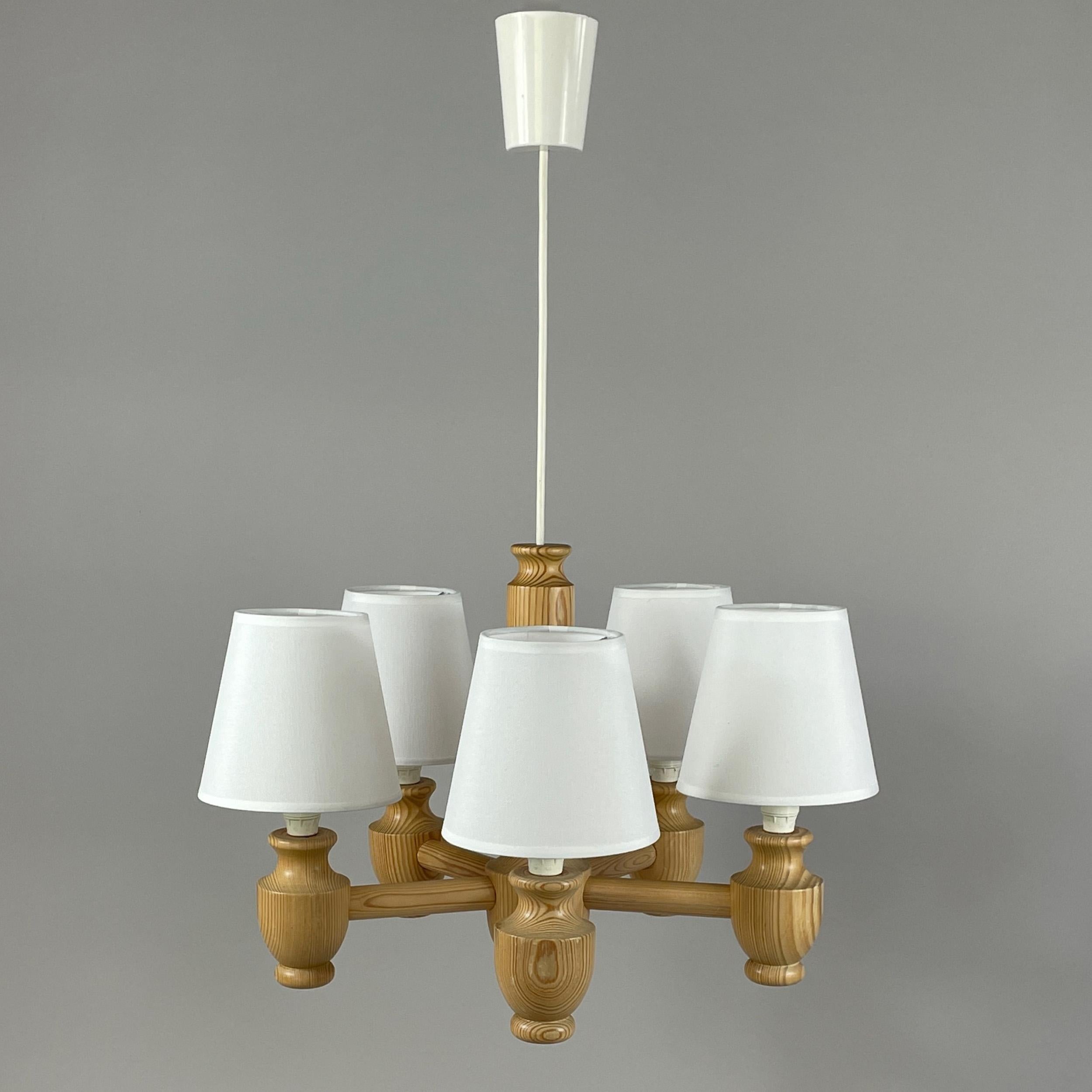 Mid-Century moderno Lampadario a 5 luci in pino e tessuto, Svezia, anni '70 in vendita