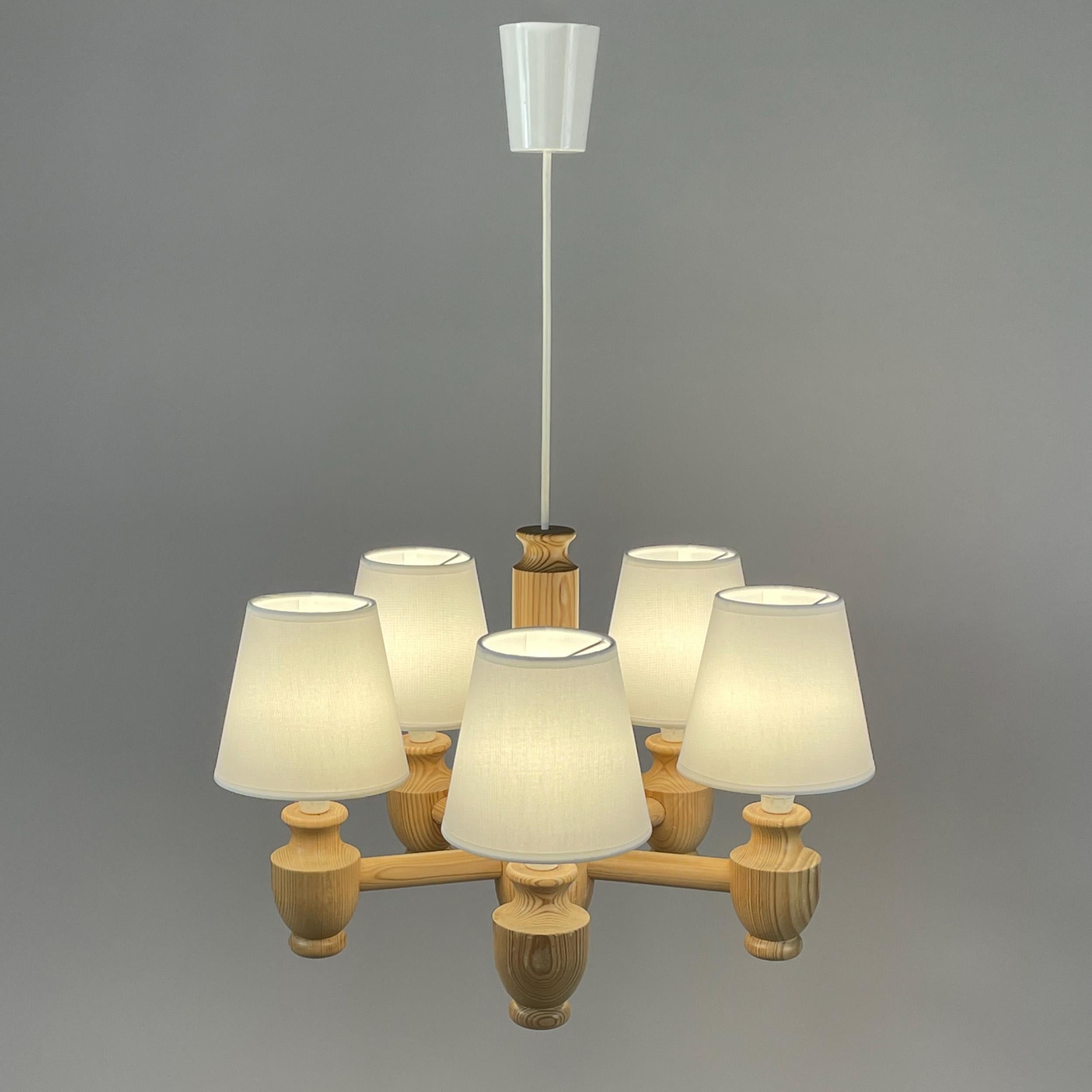 Lampadario a 5 luci in pino e tessuto, Svezia, anni '70 in vendita 2