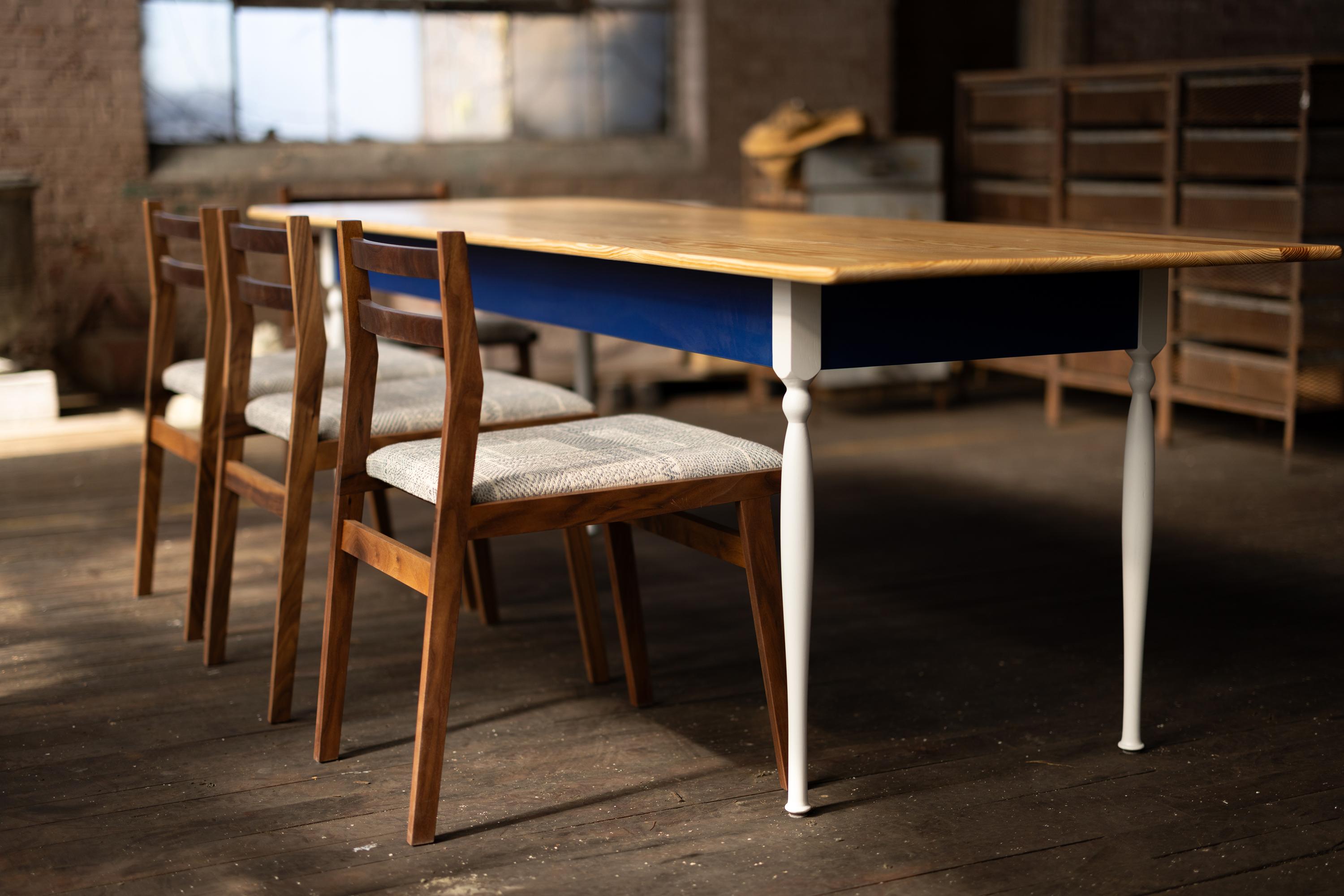 Bois Table de ferme en pin avec pieds tournés par Alabama Sawyer 8' Long En stock en vente