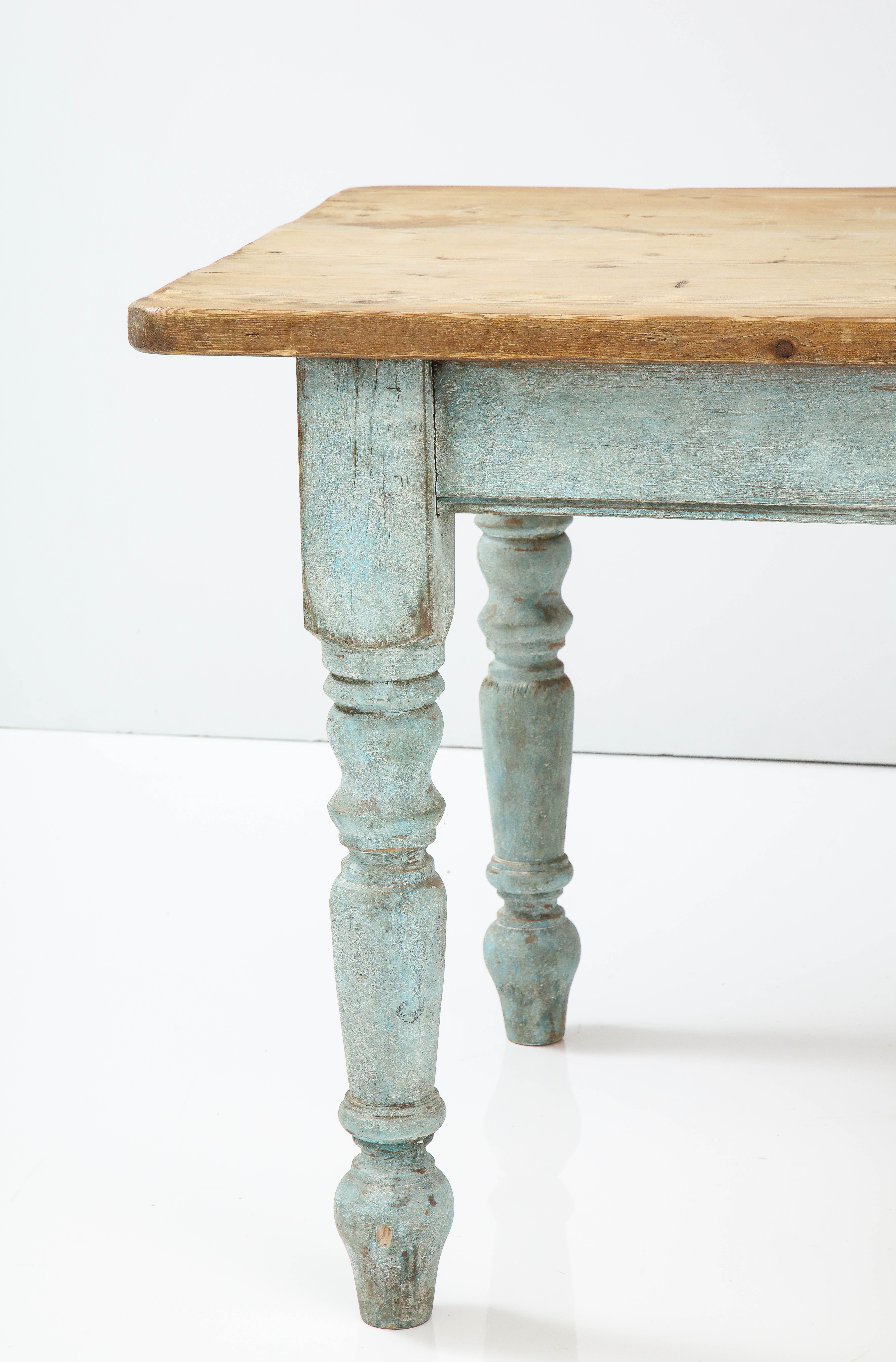 English pine scrubbed top farmhouse dining table. Pine top with painted turned leg base. English ca. 1980.