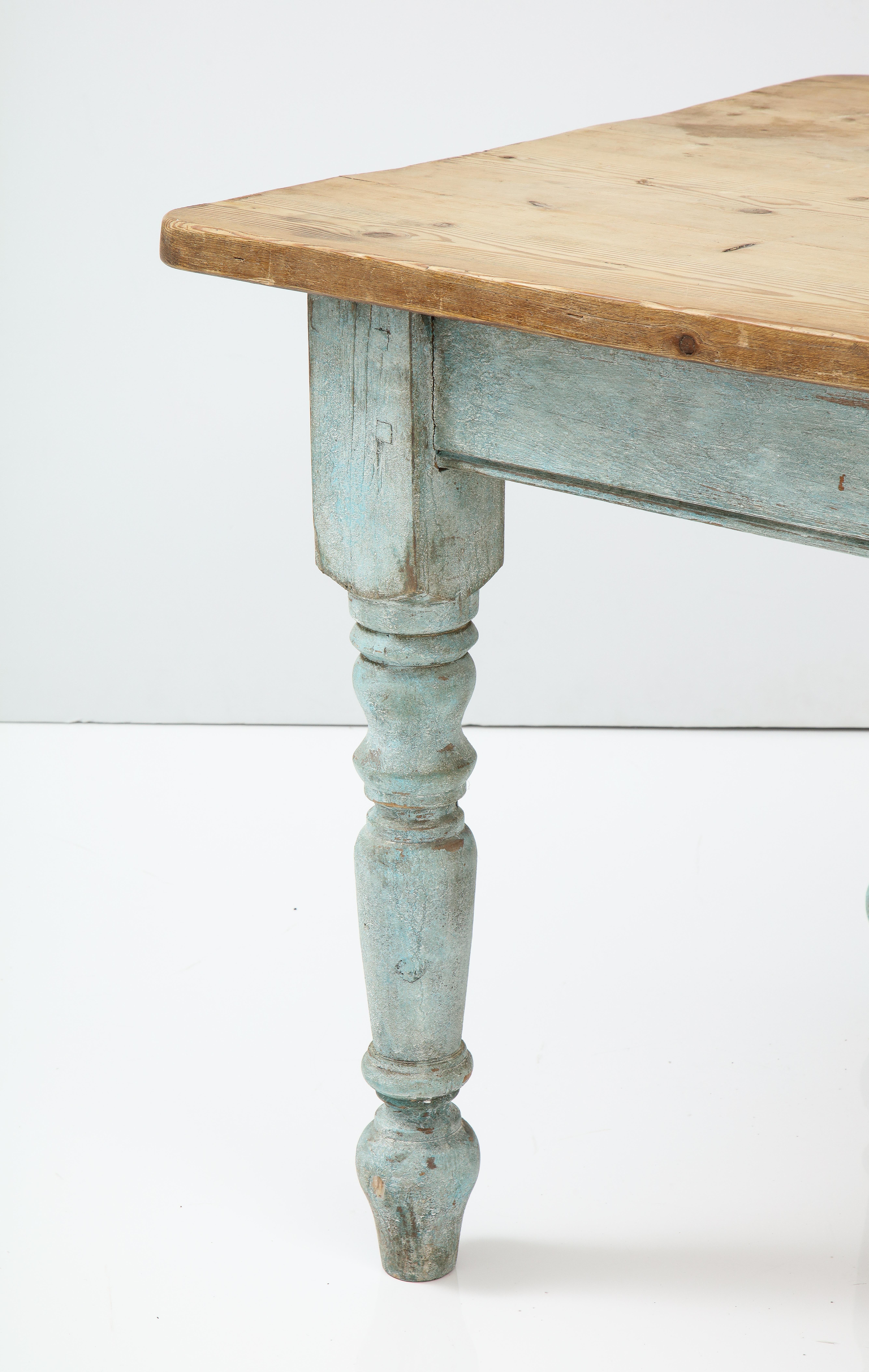Country Pine Farmhouse Table