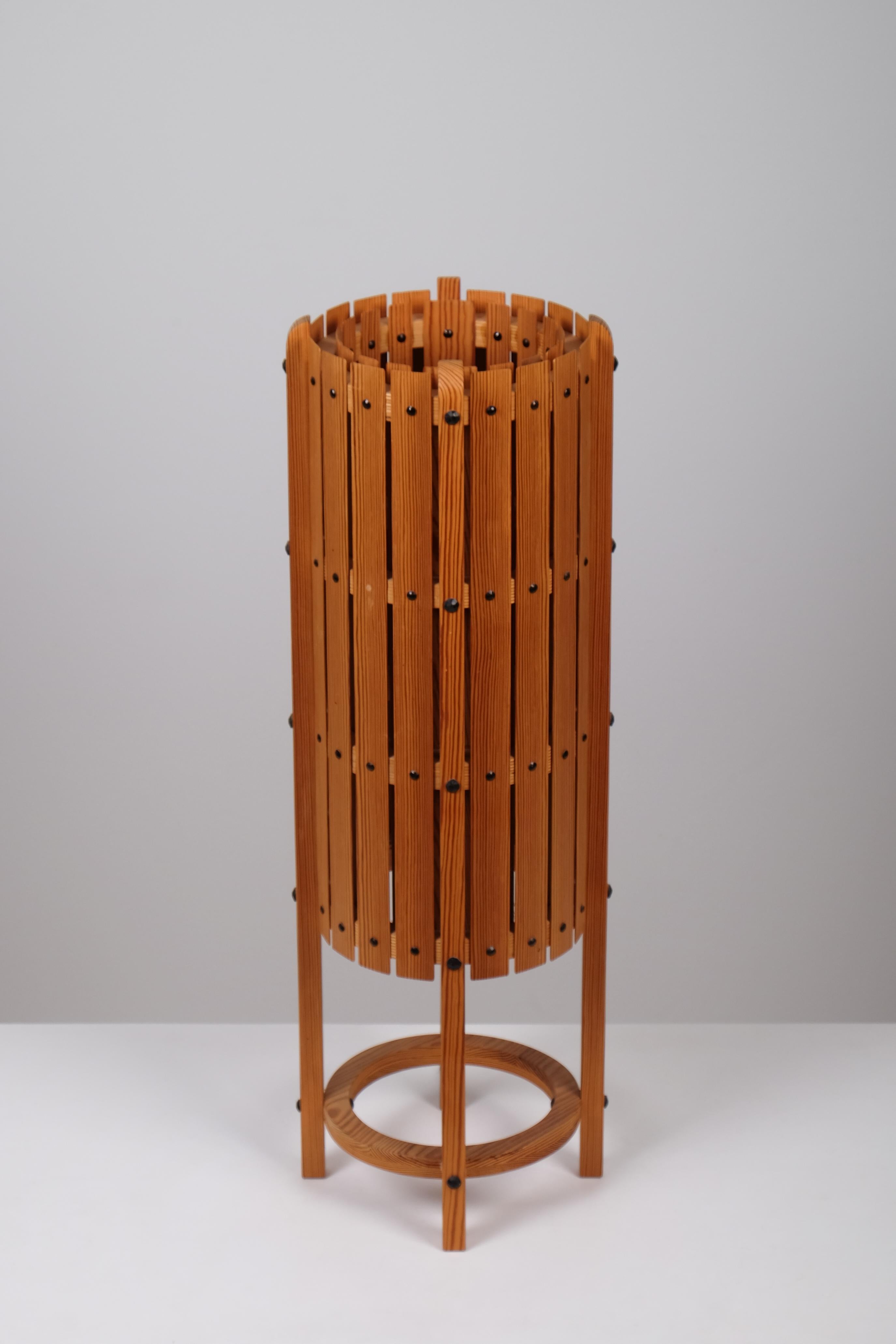 Pine Floor Lamp, Swedish Modern, 1960s In Good Condition For Sale In Stockholm, SE