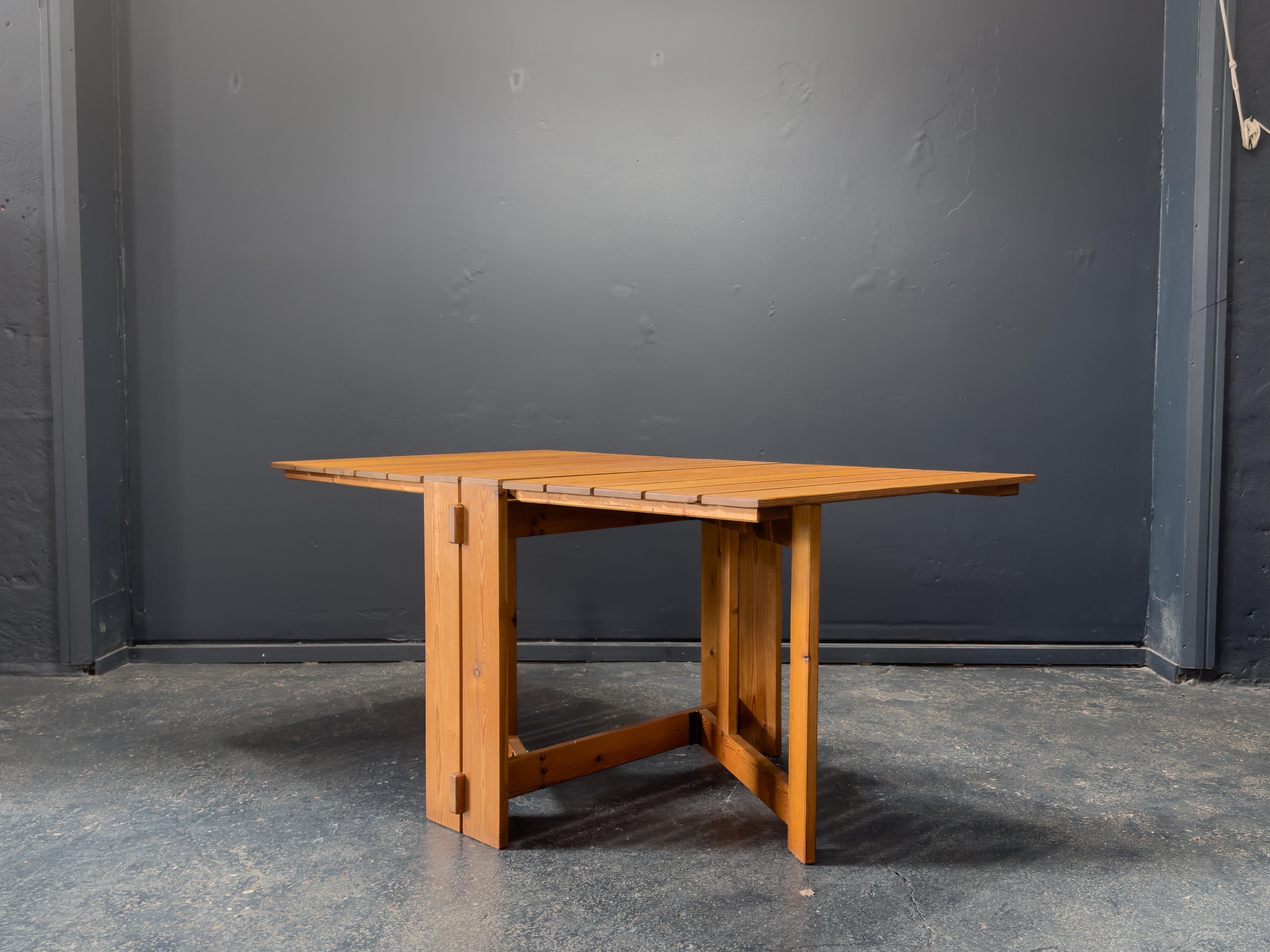 Table pliante en pin Bon état - En vente à London, GB