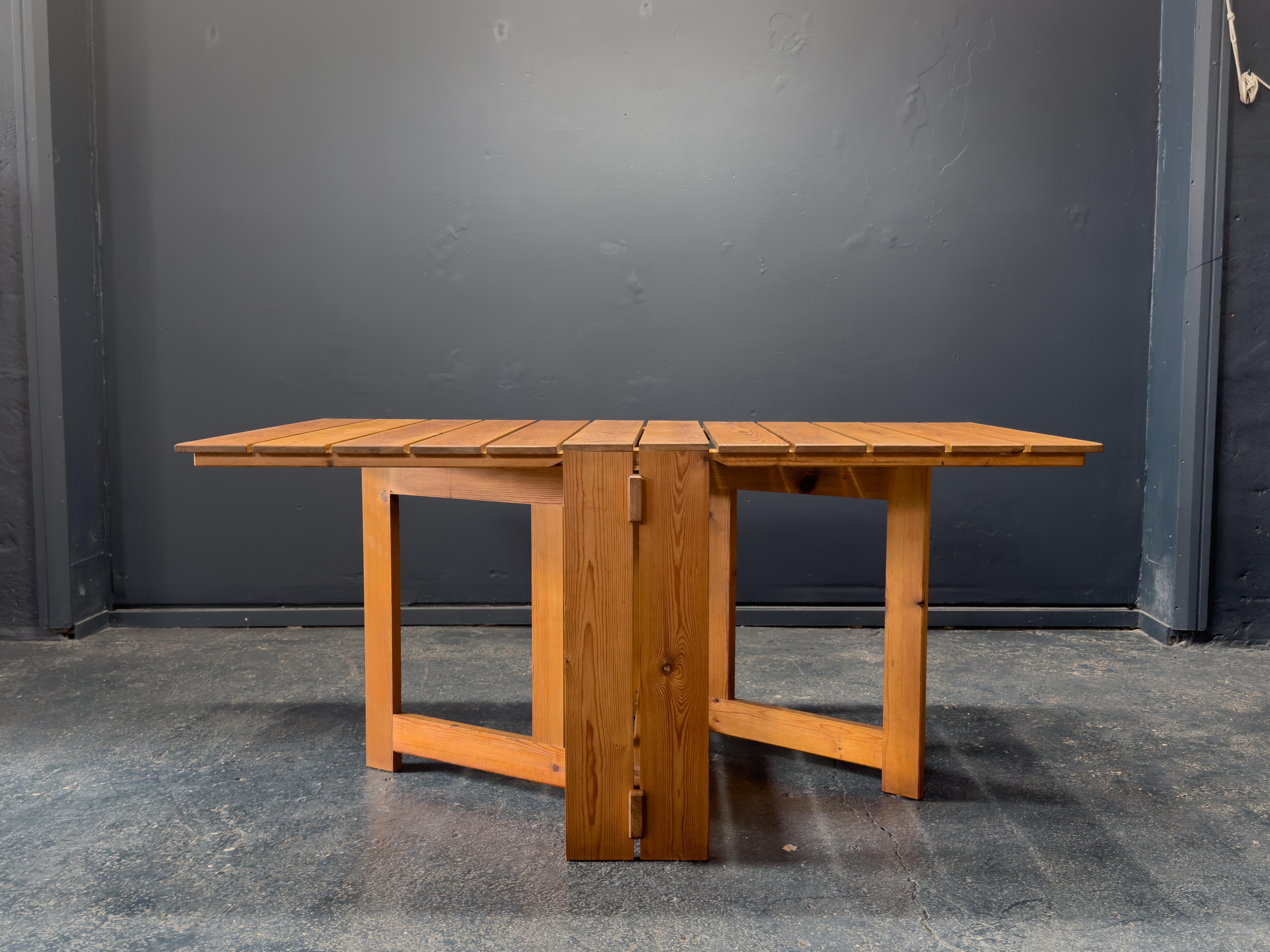 20ième siècle Table pliante en pin en vente