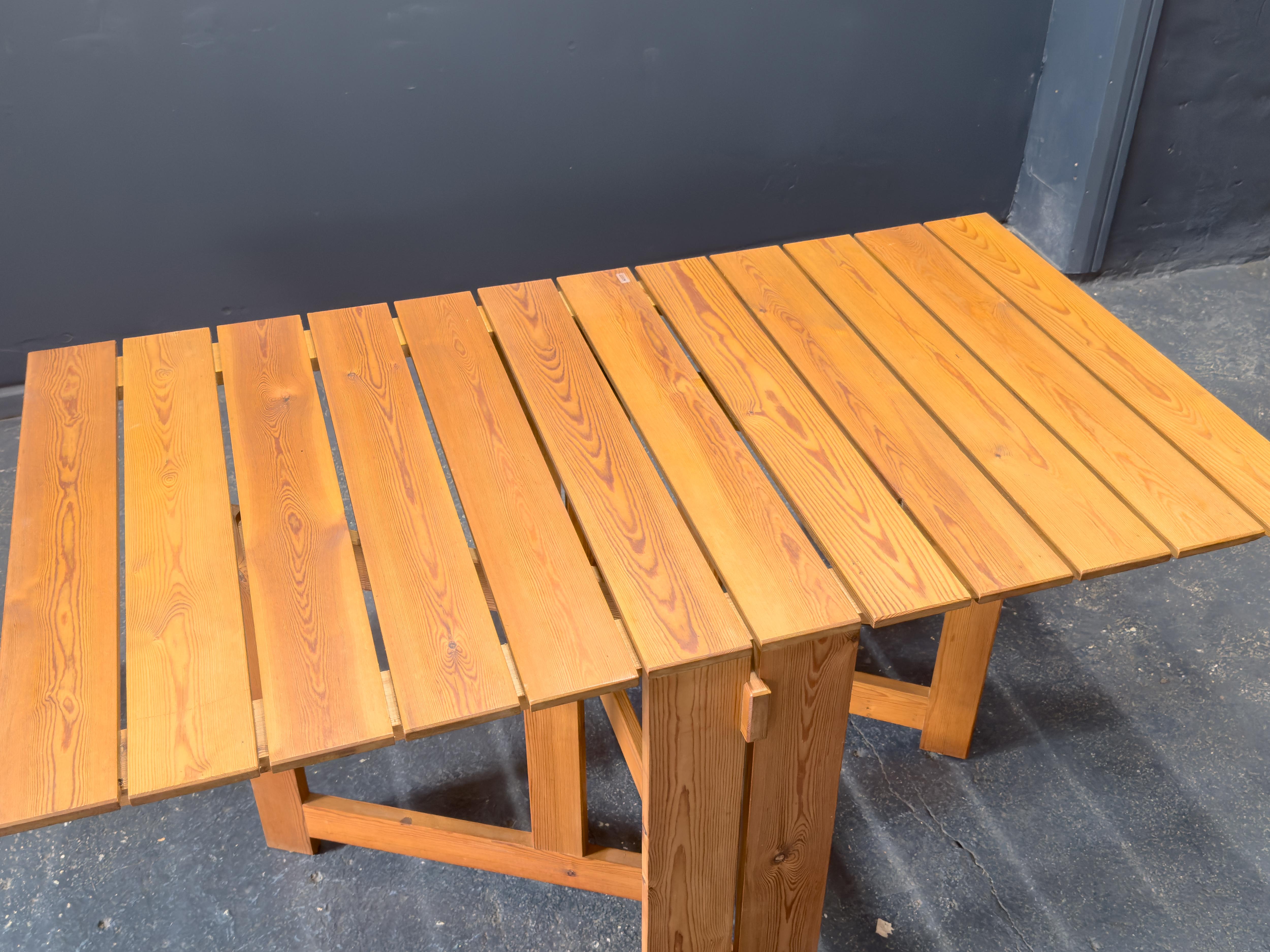 Pin Table pliante en pin en vente