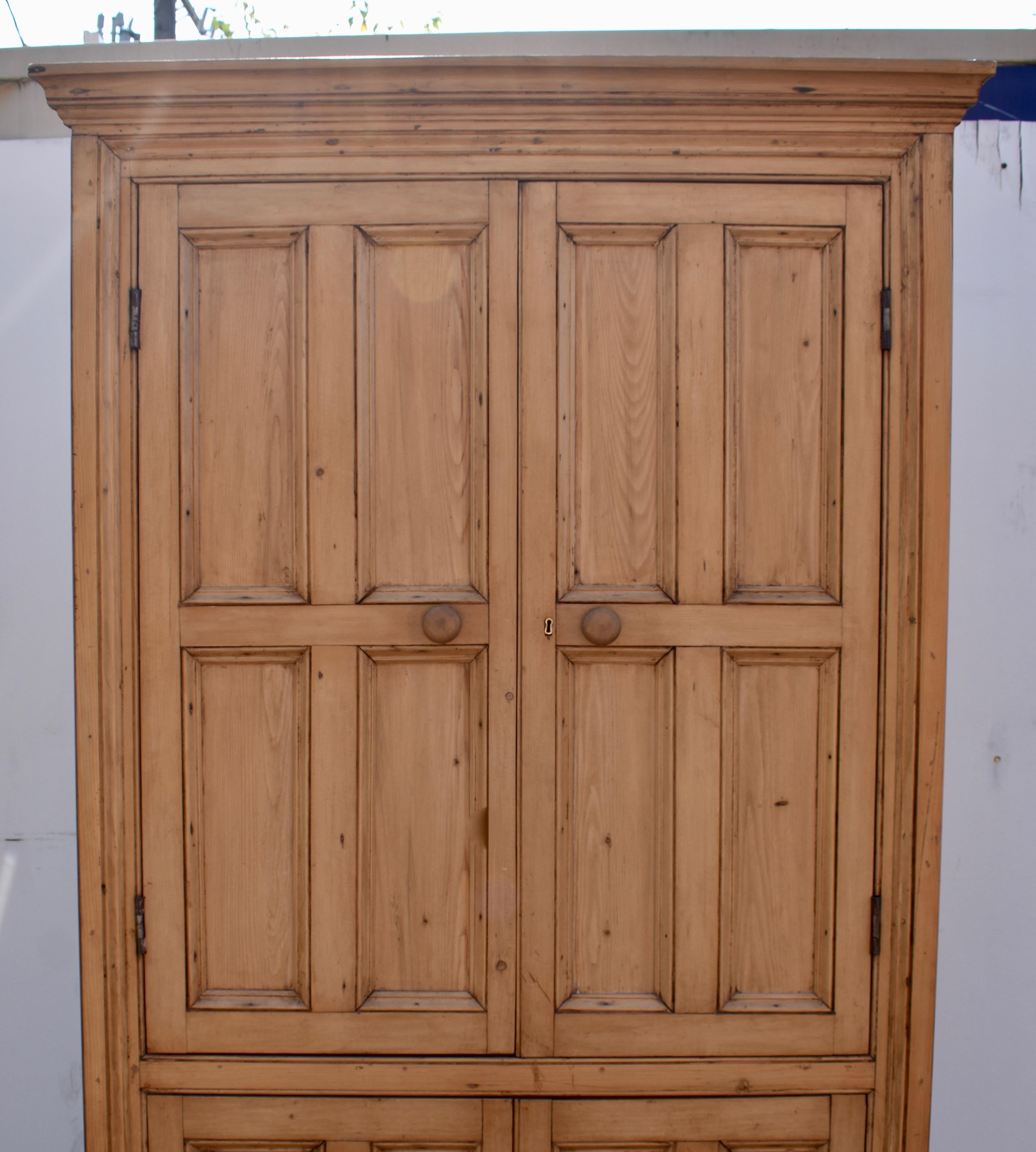 Armario Esquinero Cuatro Puertas Pino Inglés en venta