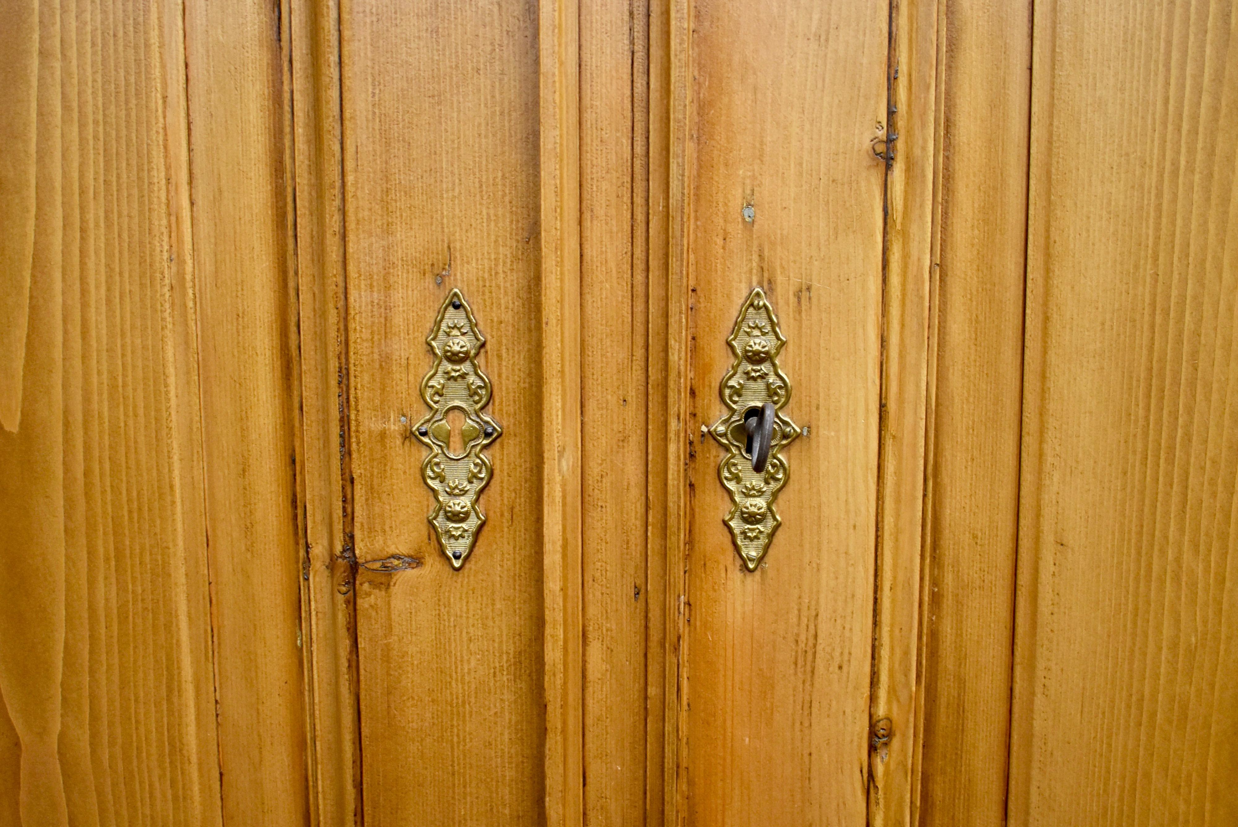 Pine Four-Door Knock-Down Armoire In Good Condition In Baltimore, MD