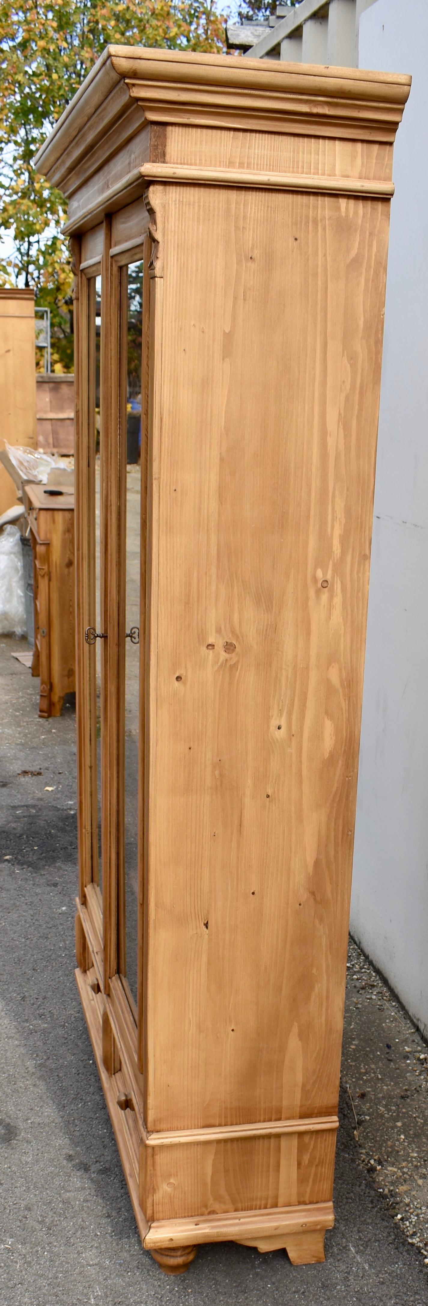 Pine Glazed Bookcase or Display In Good Condition For Sale In Baltimore, MD