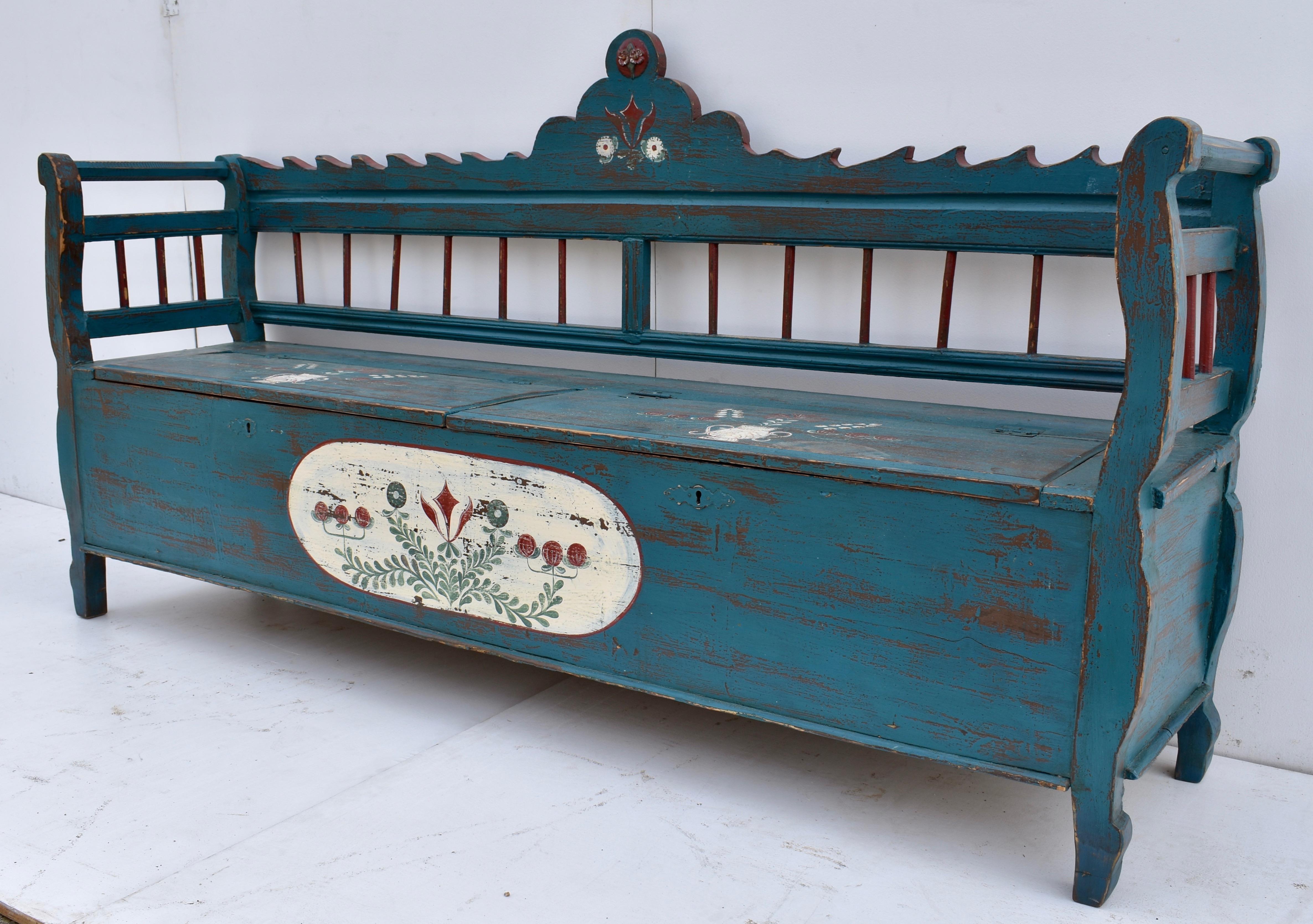 Pine Hand-Painted Storage Bench In Good Condition In Baltimore, MD