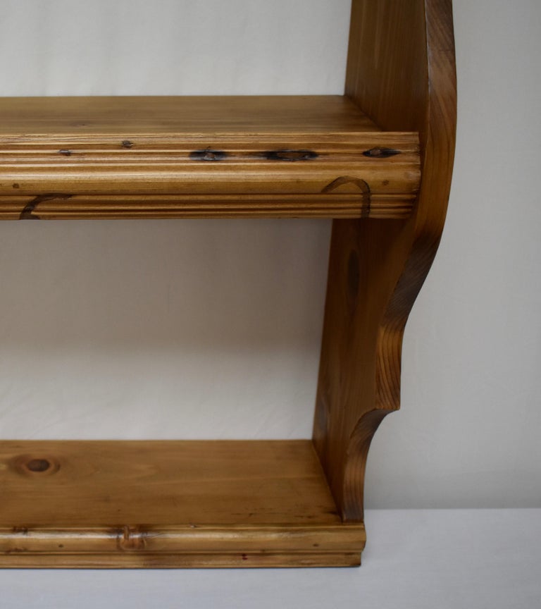 Pine Hanging Shelf or Plate Rack In Excellent Condition For Sale In Baltimore, MD