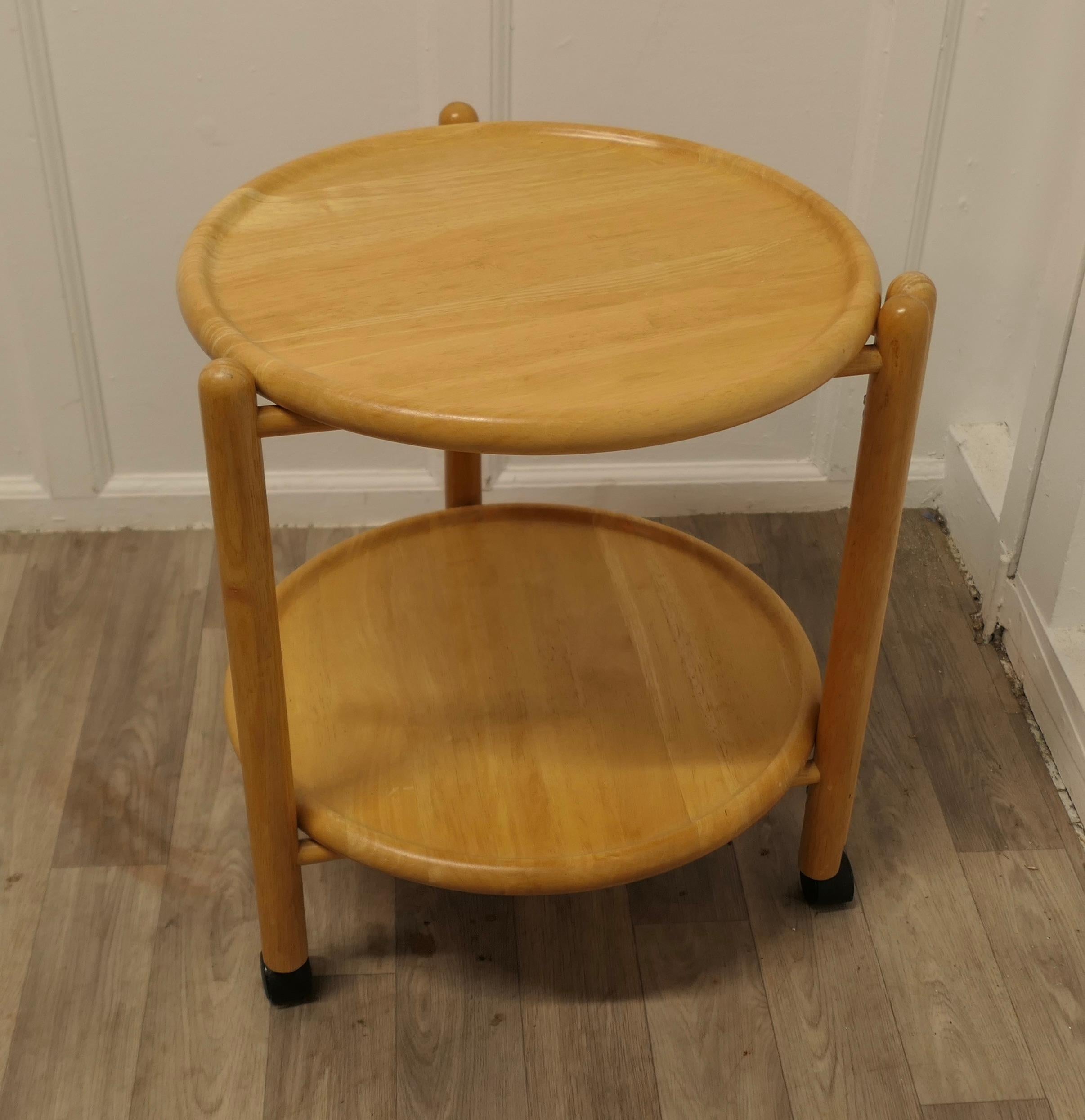 Chariot en pin à 2 étages Lazy Susan Mid Century  Une pièce superbe et élégante Bon état - En vente à Godshill, Isle of Wight