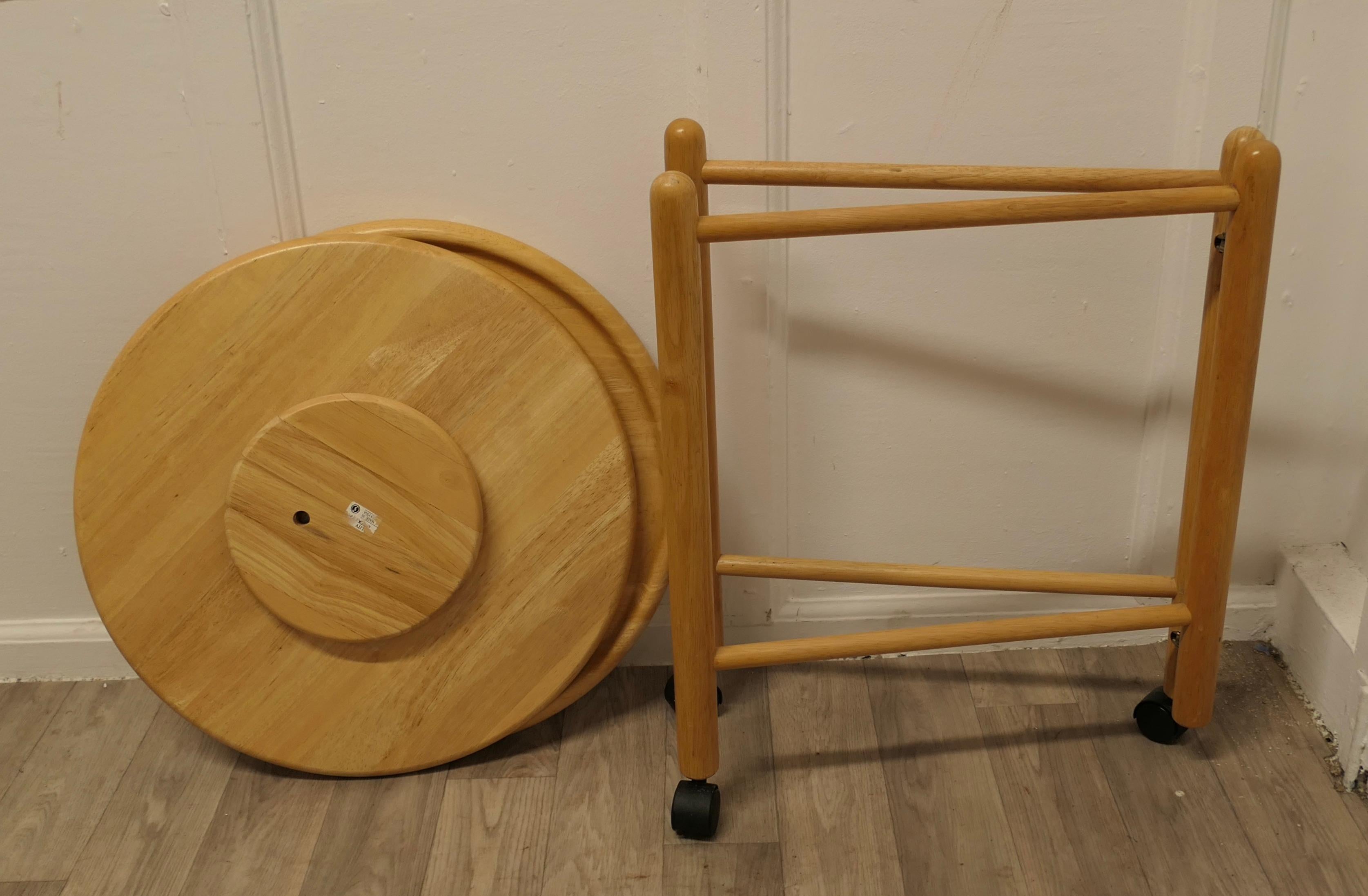 Chariot en pin à 2 étages Lazy Susan Mid Century  Une pièce superbe et élégante en vente 1