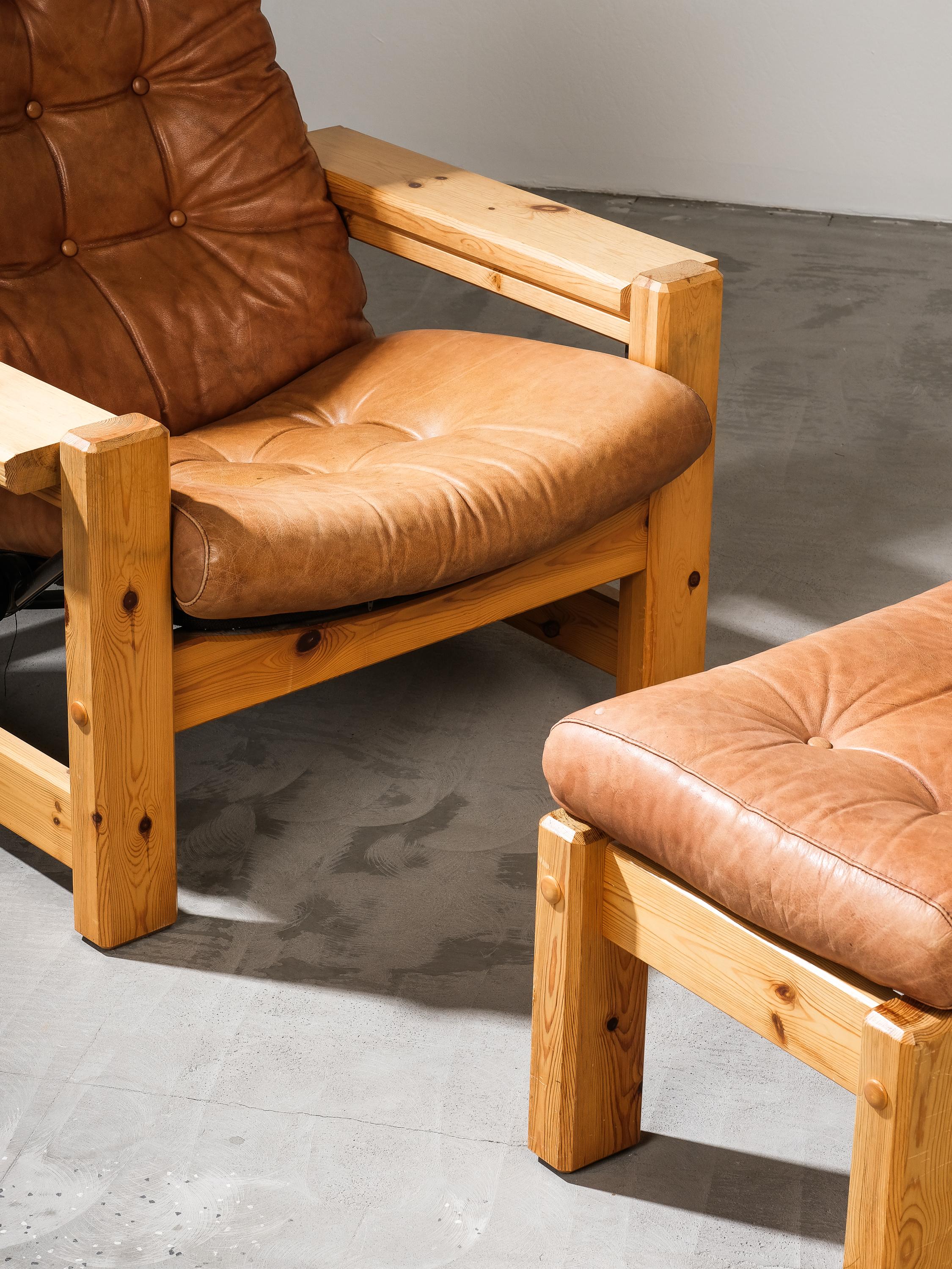Pine & Leather Reclining Lounge Chair with Ottoman, Norway, 1970s In Good Condition In Karis, Nyland