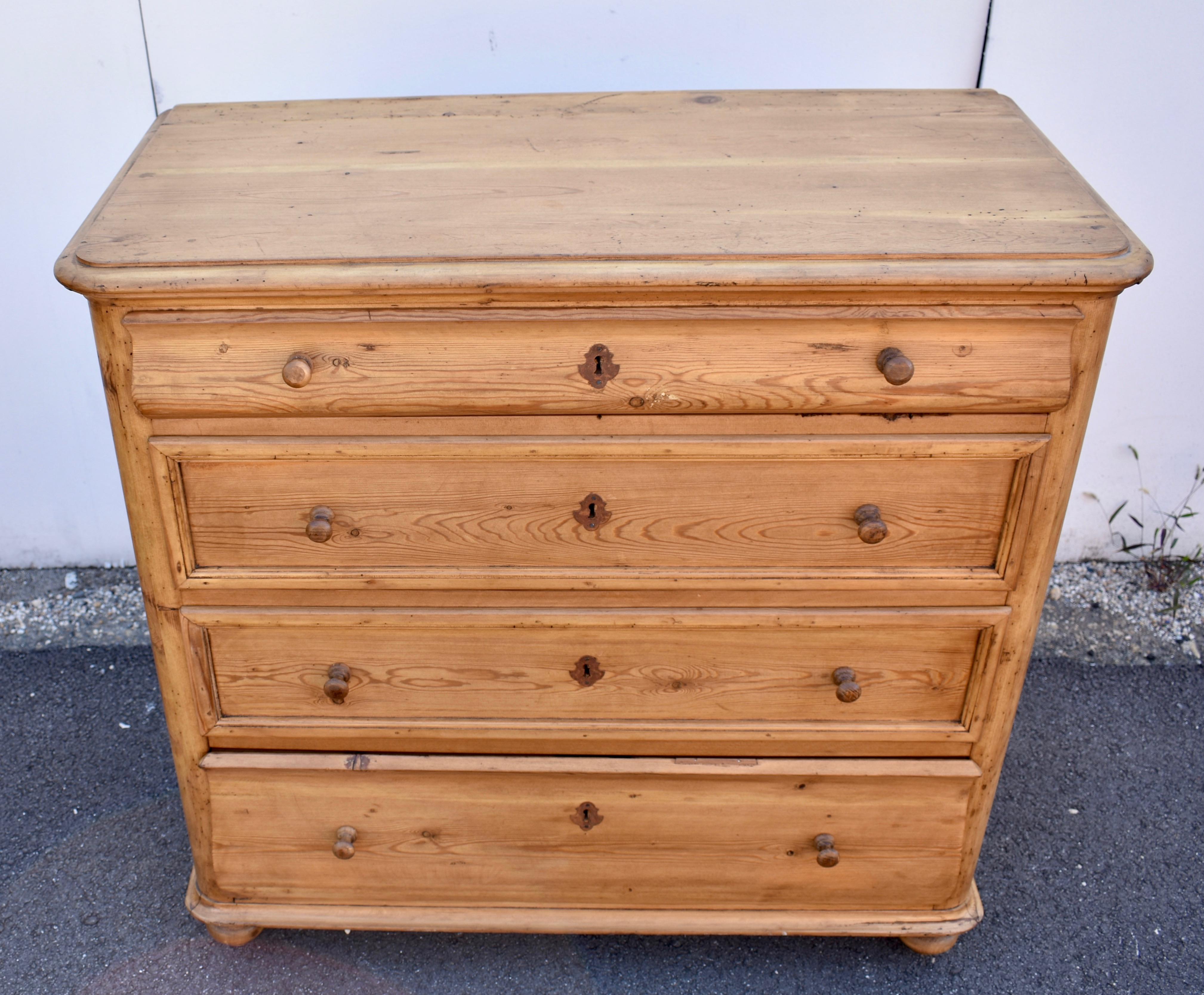 Pine Louis-Philippe Style Chest of Four Drawers In Good Condition In Baltimore, MD